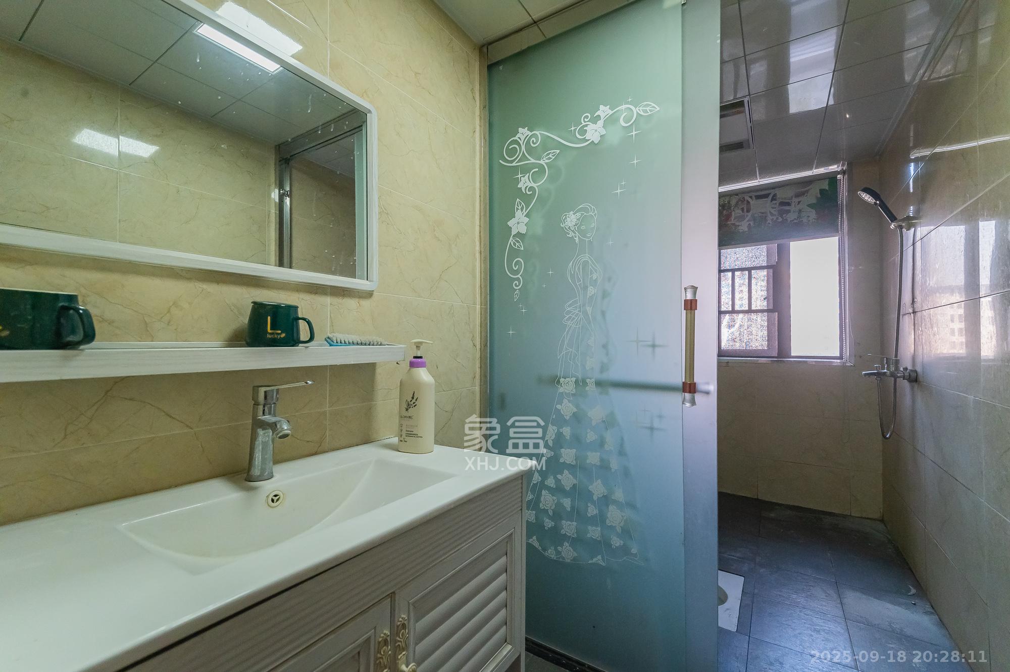 水岸世景  3室2厅2卫    85.0万 水岸世景  3室2厅2卫    85.0万卫生间