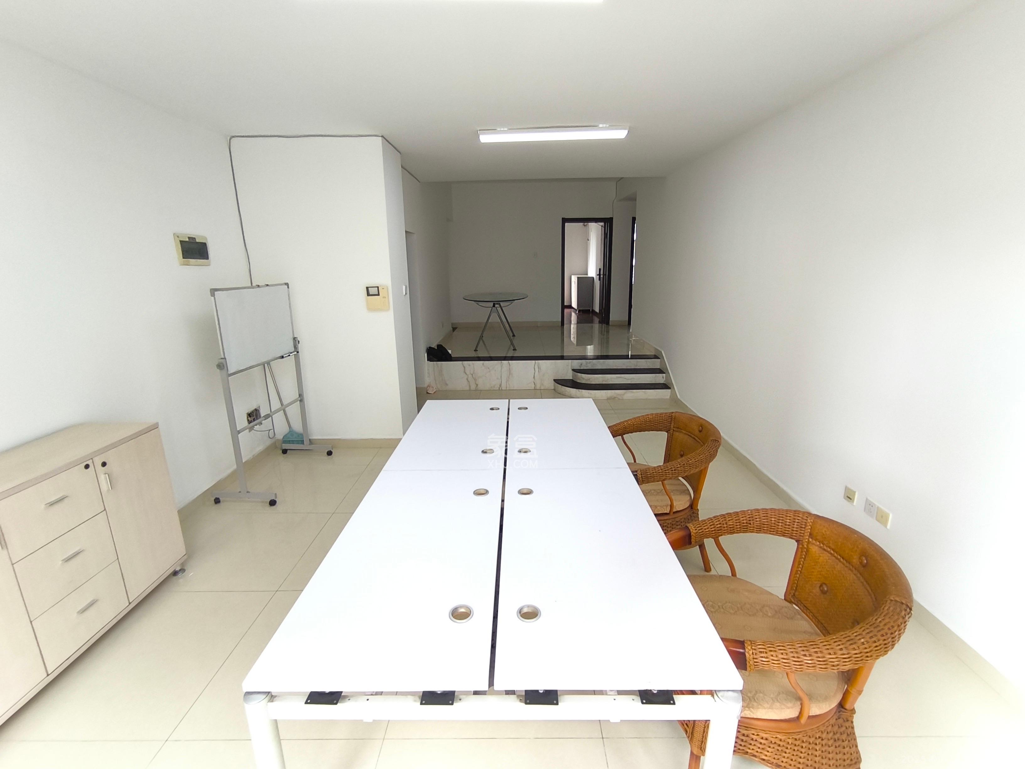 香樟雅郡 3室2厅1卫 2700.0元/月 香樟雅郡 3室2厅1卫 2700.0元/月室内图