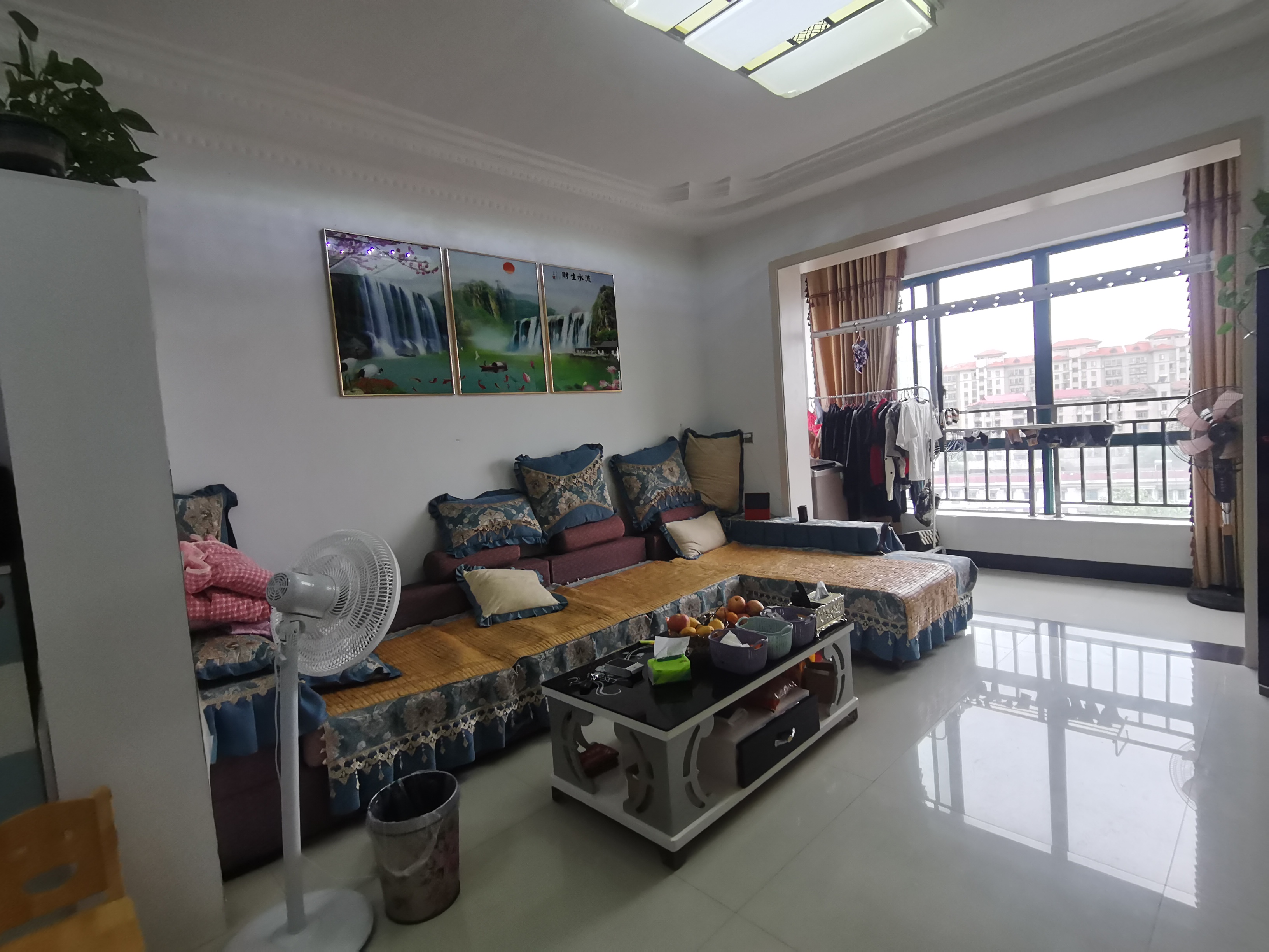 桃花里  2室2厅1卫    1300.0元/月 桃花里  2室2厅1卫    1300.0元/月室内图1