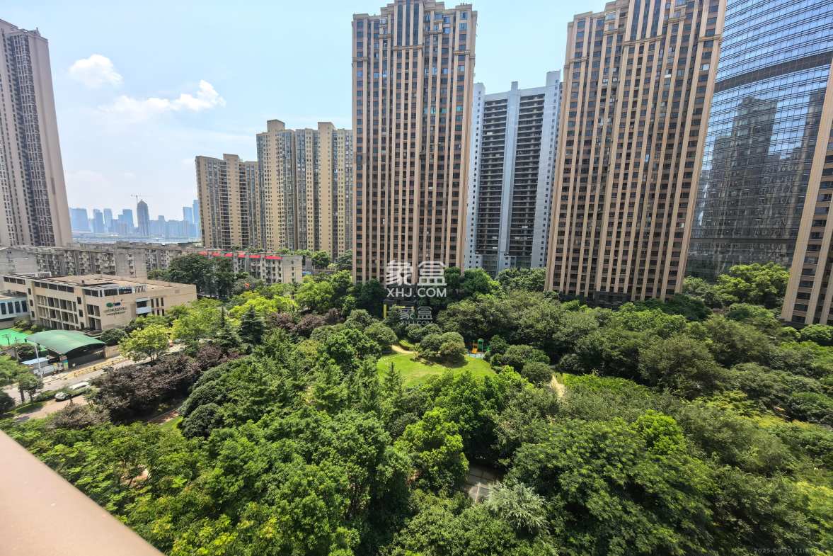 世茂铂翠湾一期 2室2厅1卫 2600.0元/月 世茂铂翠湾一期 2室2厅1卫 2600.0元/月室内图