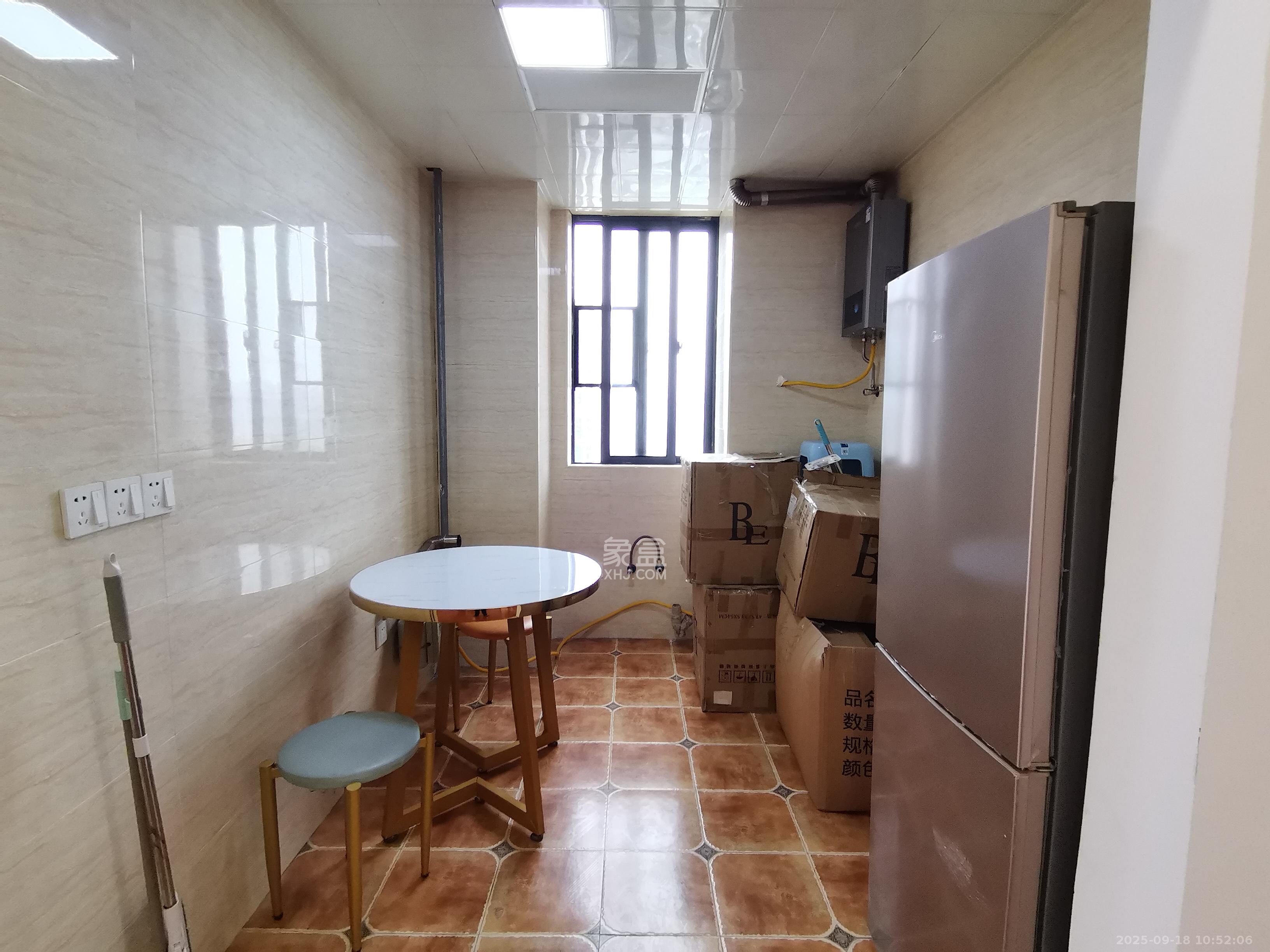 明发国际城 4室2厅2卫 2000.0元/月 明发国际城 4室2厅2卫 2000.0元/月室内图