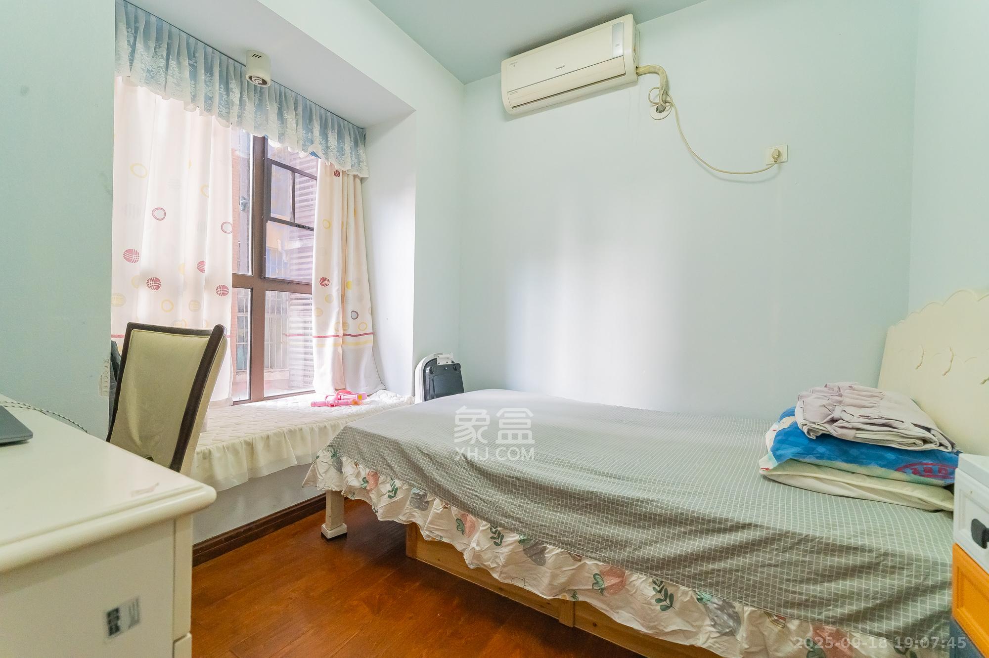 水岸世景 3室2厅1卫 53.8万 水岸世景 3室2厅1卫 53.8万卧室