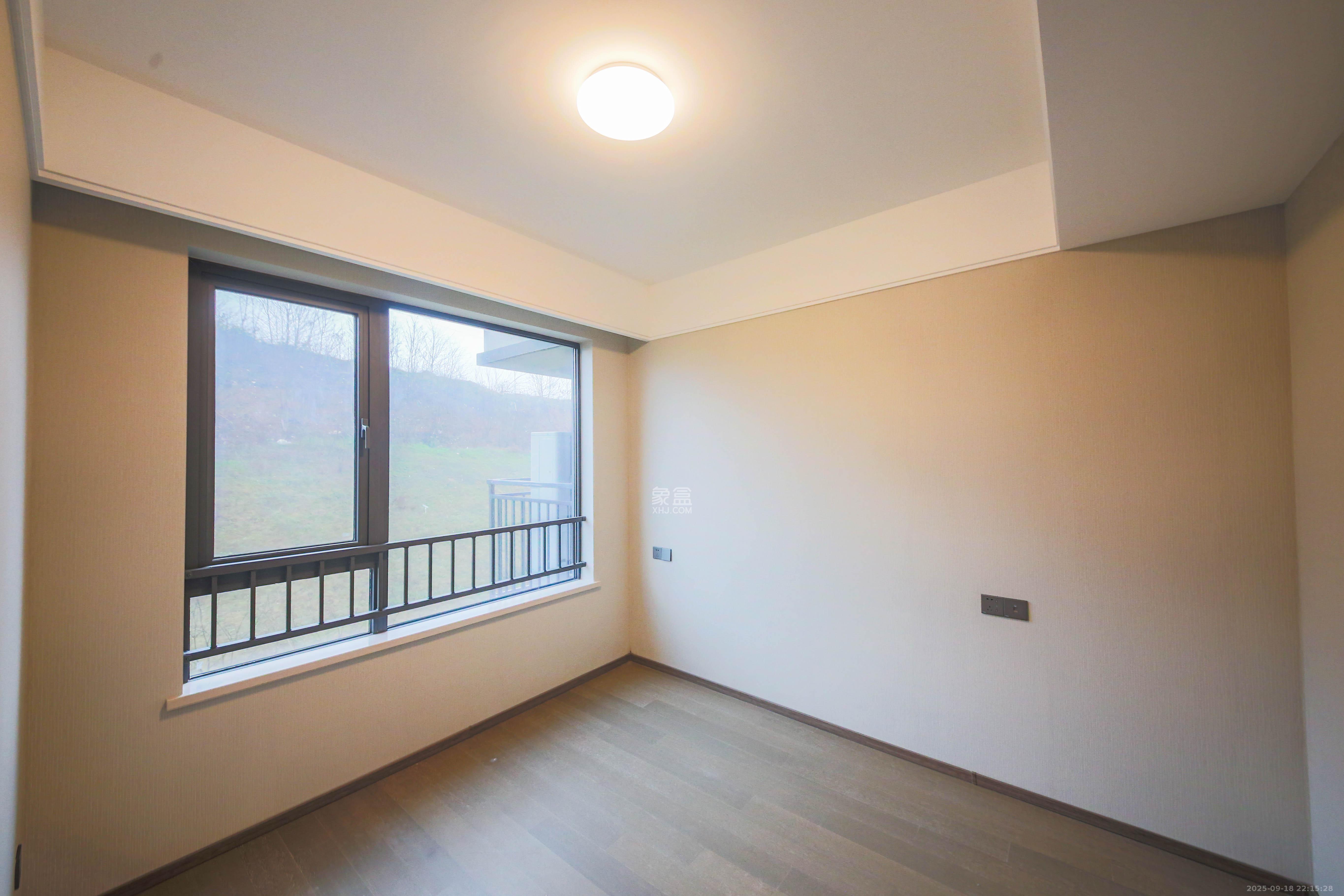 龙湖春江天曜二期  4室2厅2卫    355.0万 龙湖春江天曜二期  4室2厅2卫    355.0万卧室