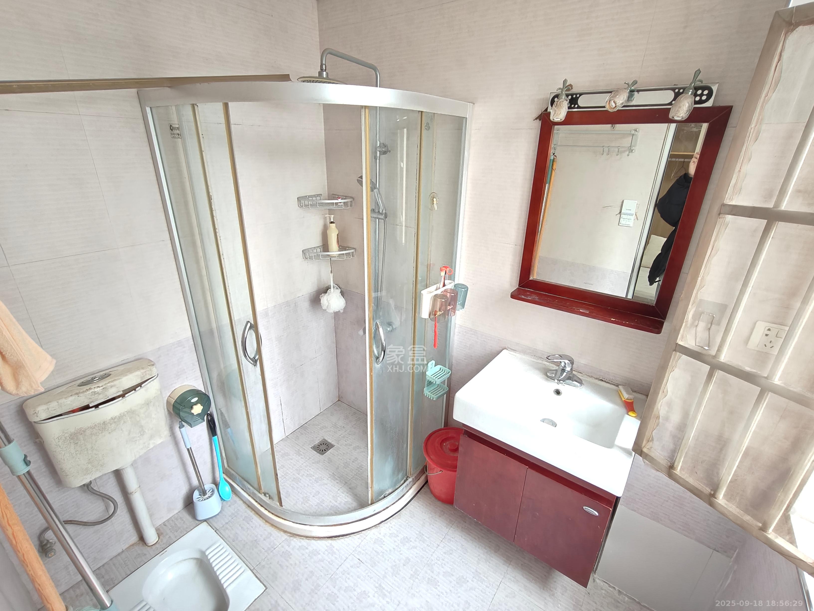 枫华府第 3室2厅1卫 1600.0元/月 枫华府第 3室2厅1卫 1600.0元/月室内图