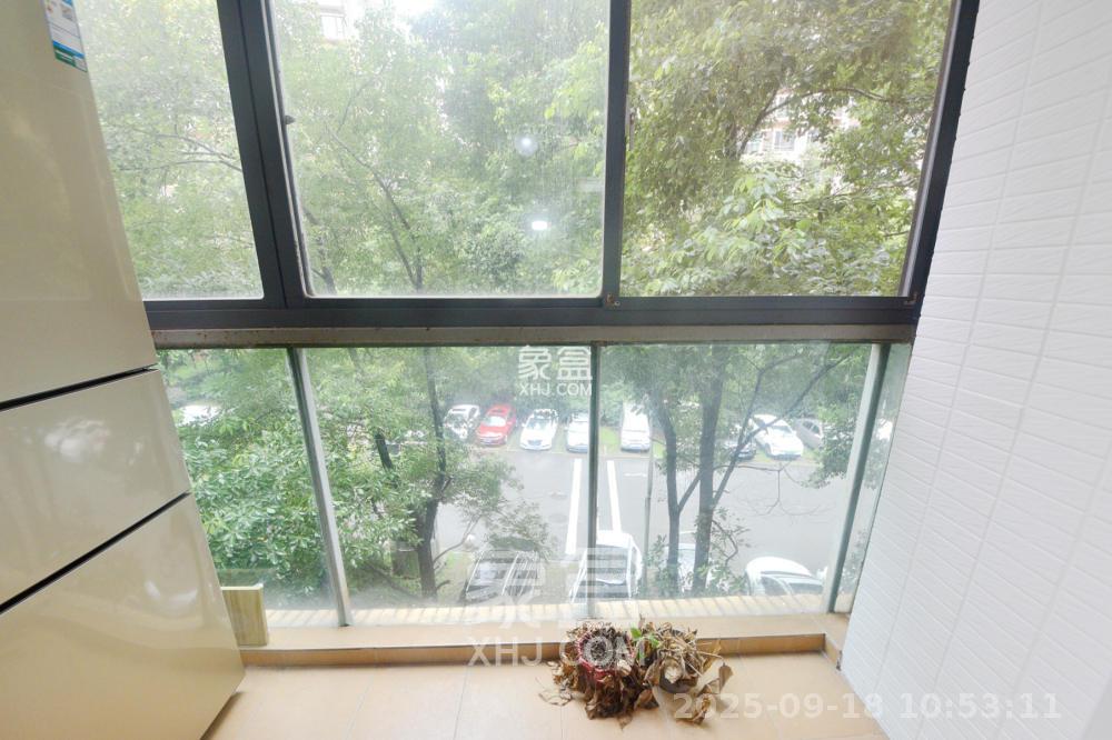 新城新世界一二三期 2室2厅1卫 2100.0元/月 新城新世界一二三期 2室2厅1卫 2100.0元/月室内图