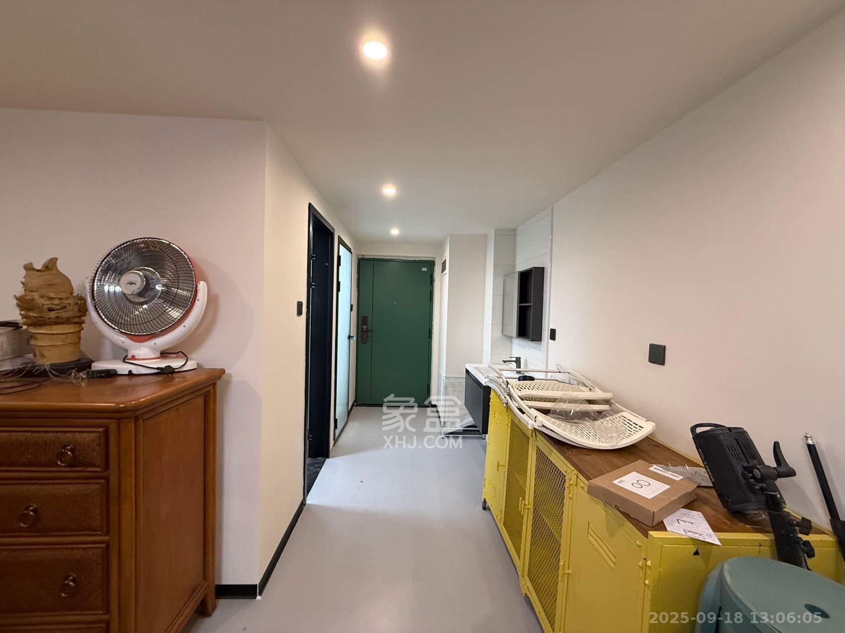 绿地V岛 2室1厅1卫 4800.0元/月 绿地V岛 2室1厅1卫 4800.0元/月室内图