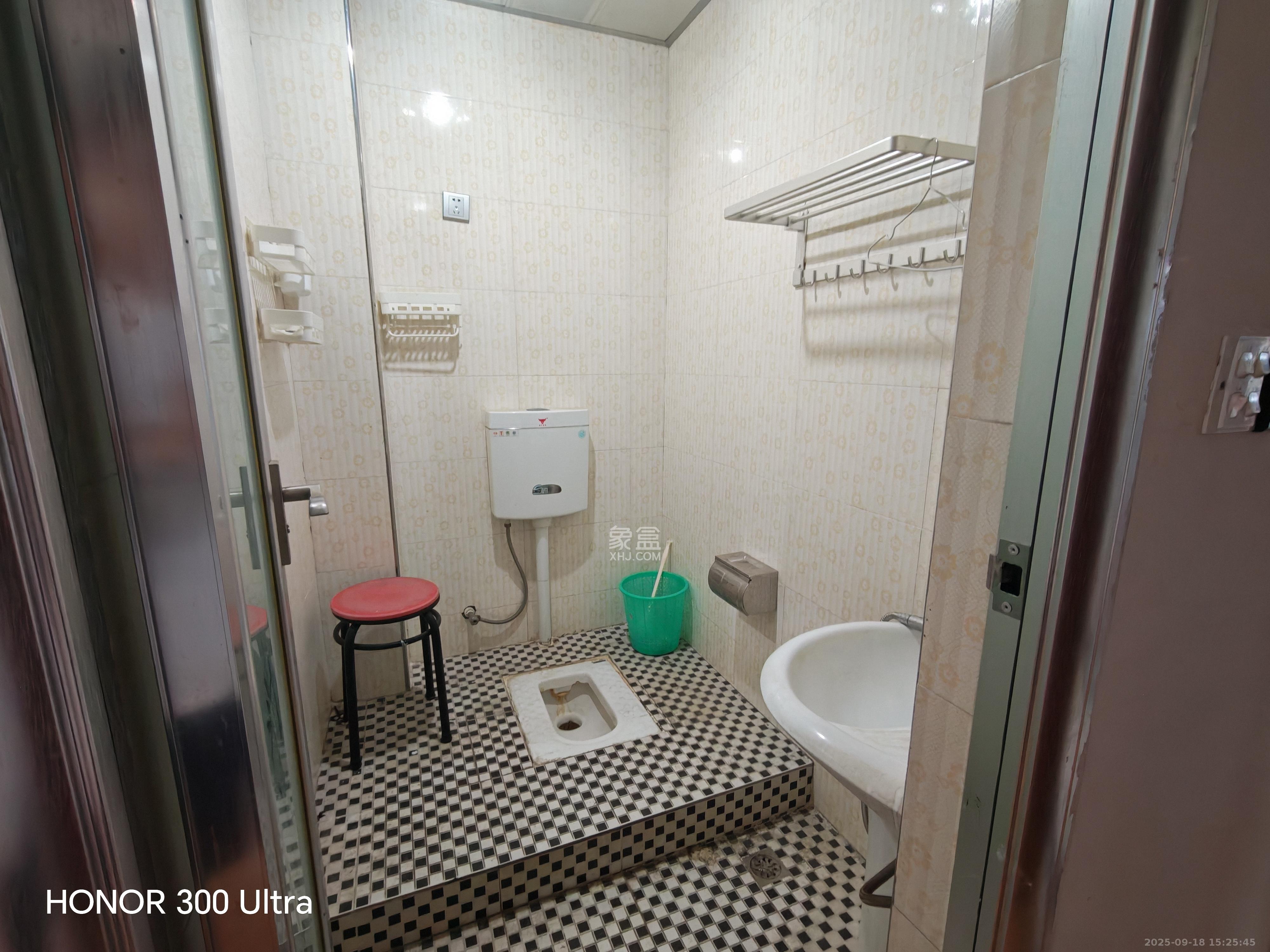 合丰安置小区  3室2厅3卫    1800.0元/月室内图