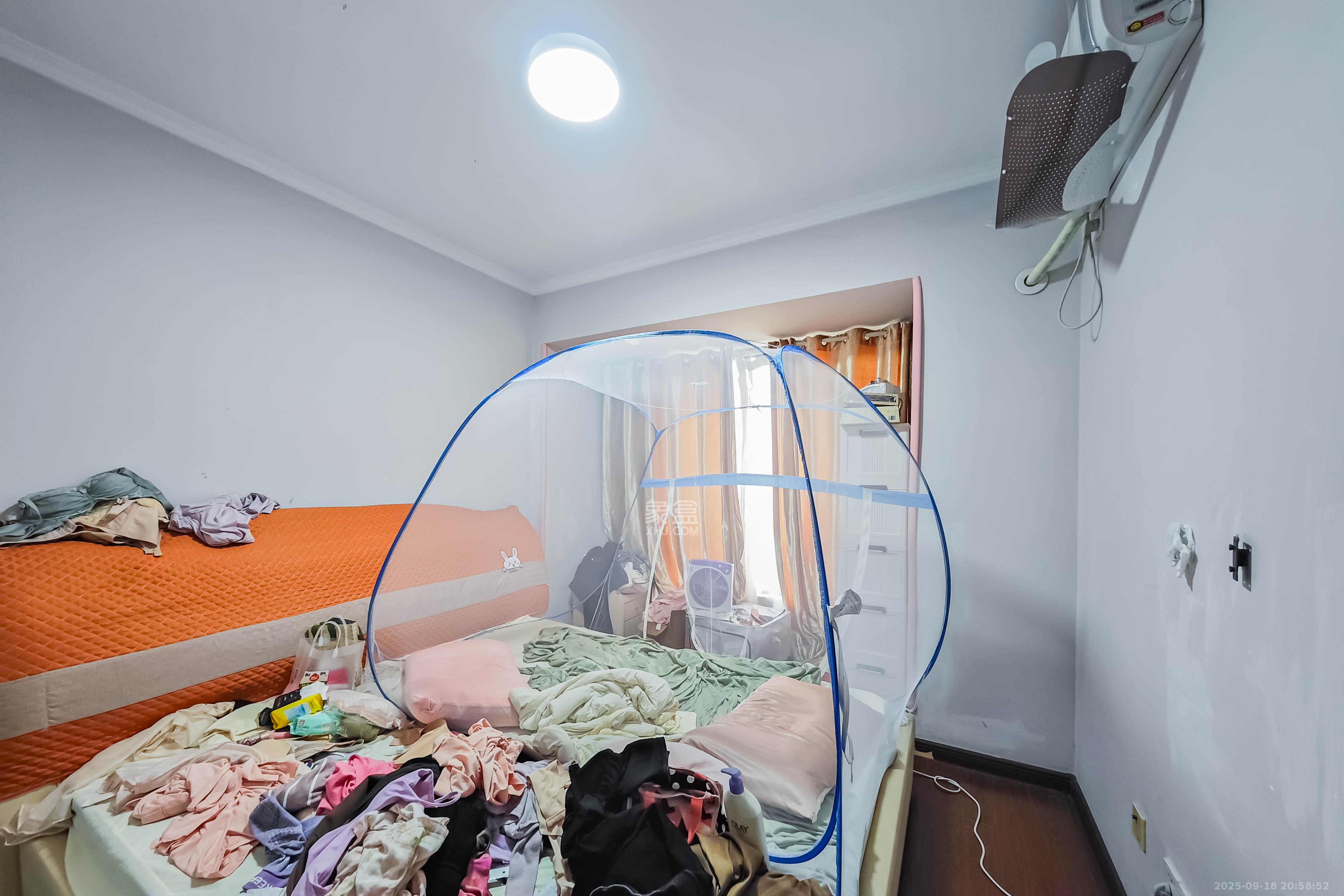 万科金域华府二期 2室2厅1卫 83.0万 万科金域华府二期 2室2厅1卫 83.0万卧室