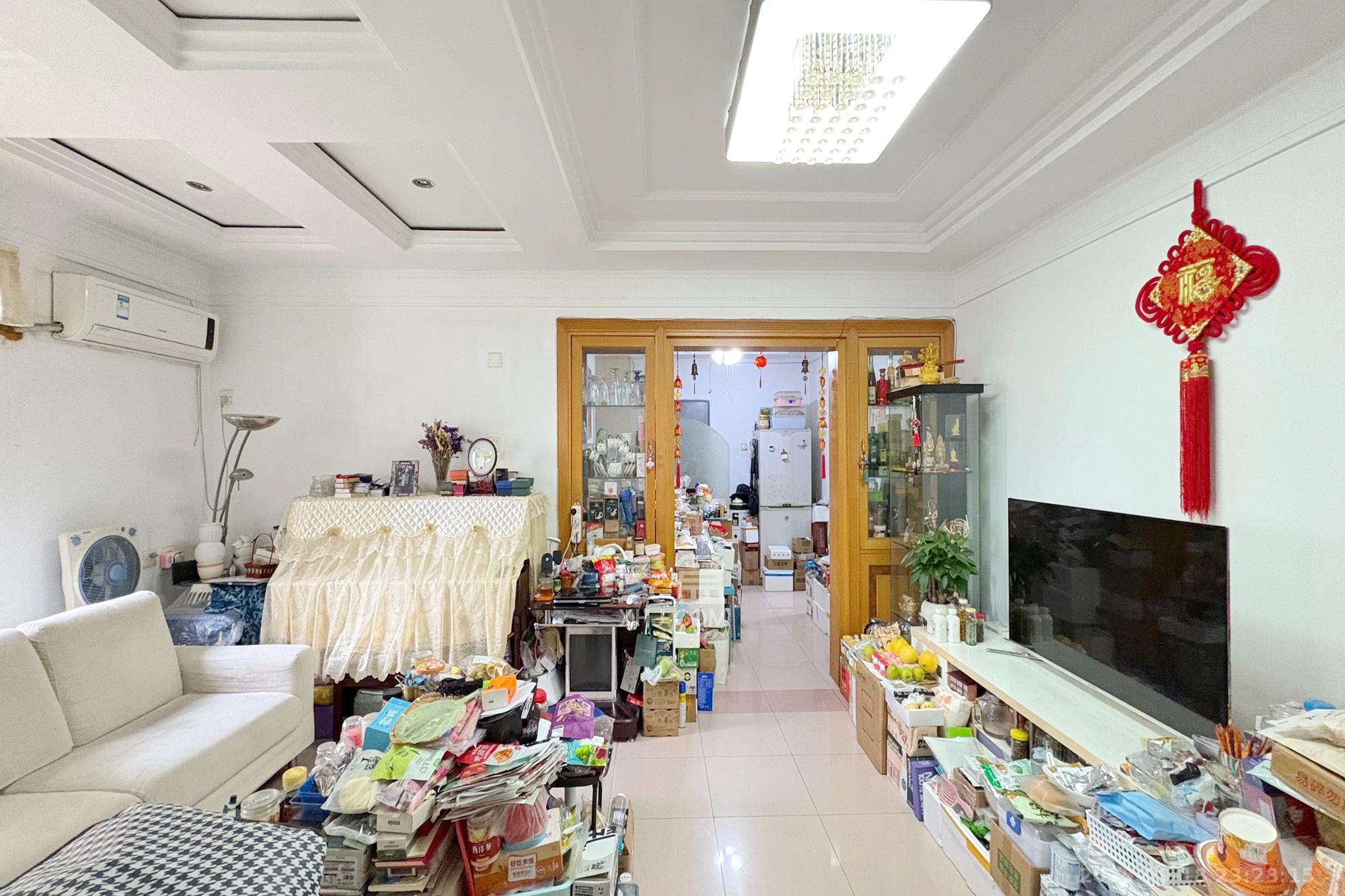 八一桥工商银行家属楼  3室2厅1卫    95.0万客厅