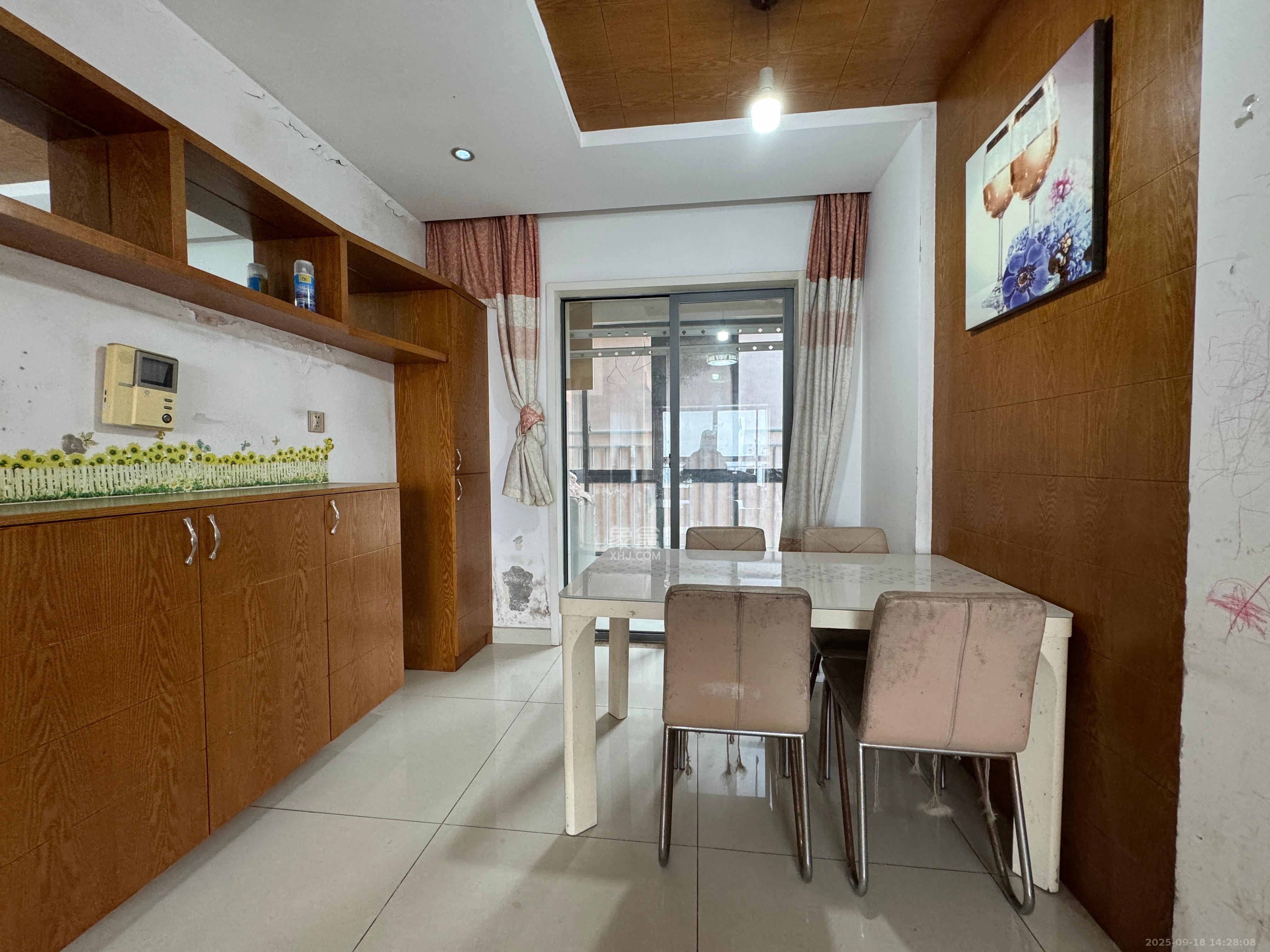 上海城小区  3室2厅1卫    2000.0元/月室内图