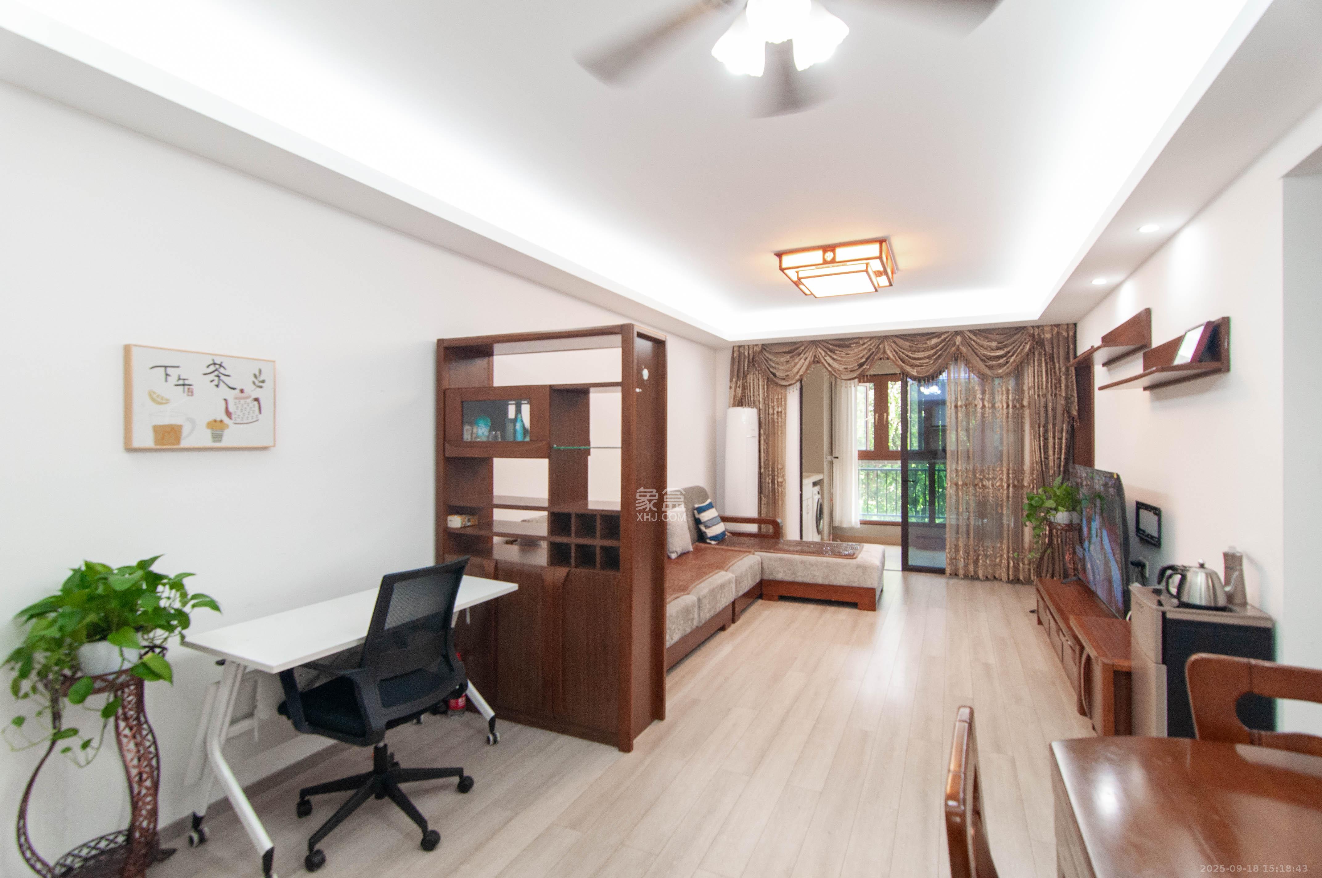 万科里梅溪郡 3室2厅1卫 150.0万 万科里梅溪郡 3室2厅1卫 150.0万客厅