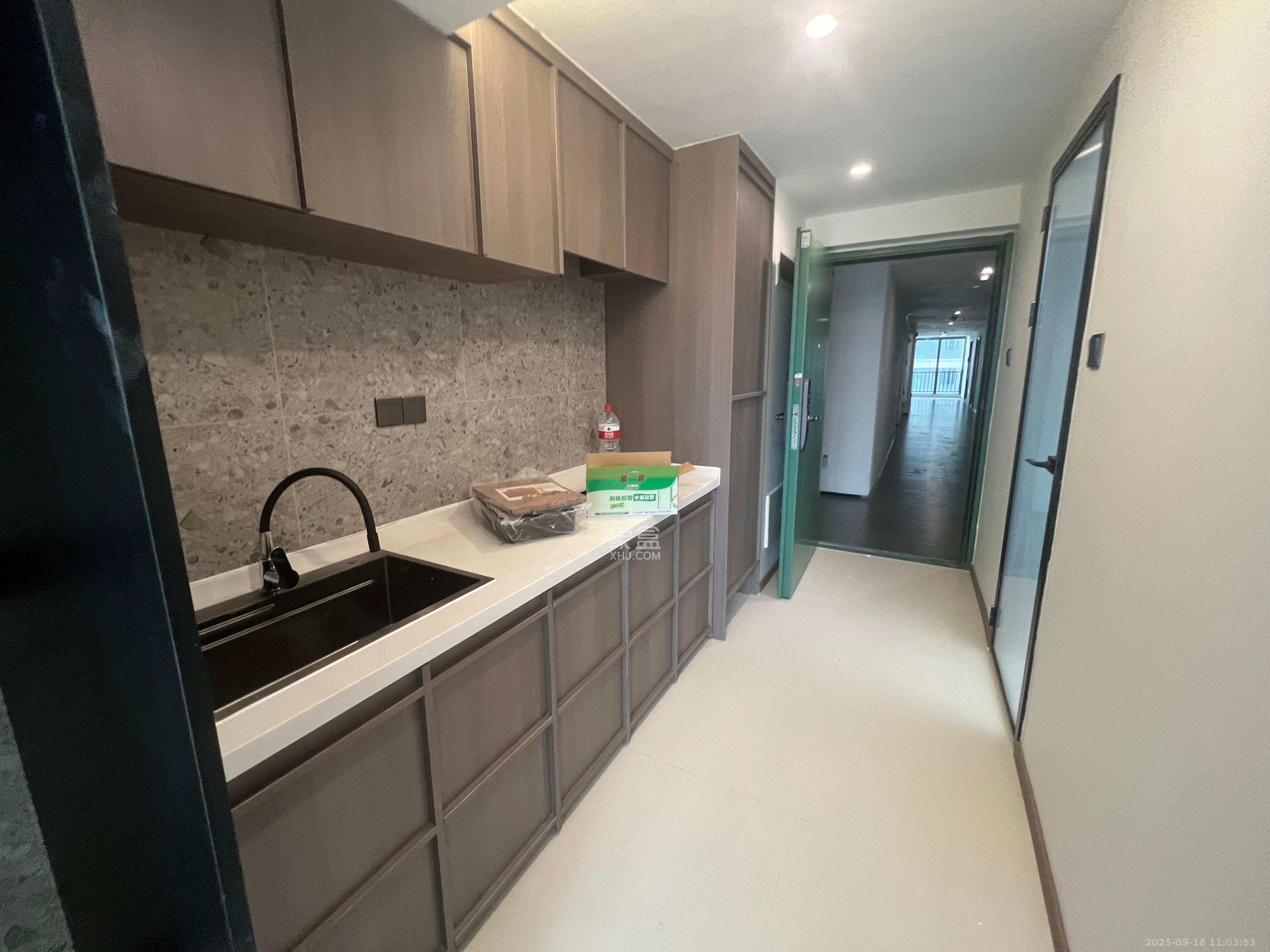 绿地V岛 1室1厅1卫 2300.0元/月 绿地V岛 1室1厅1卫 2300.0元/月室内图