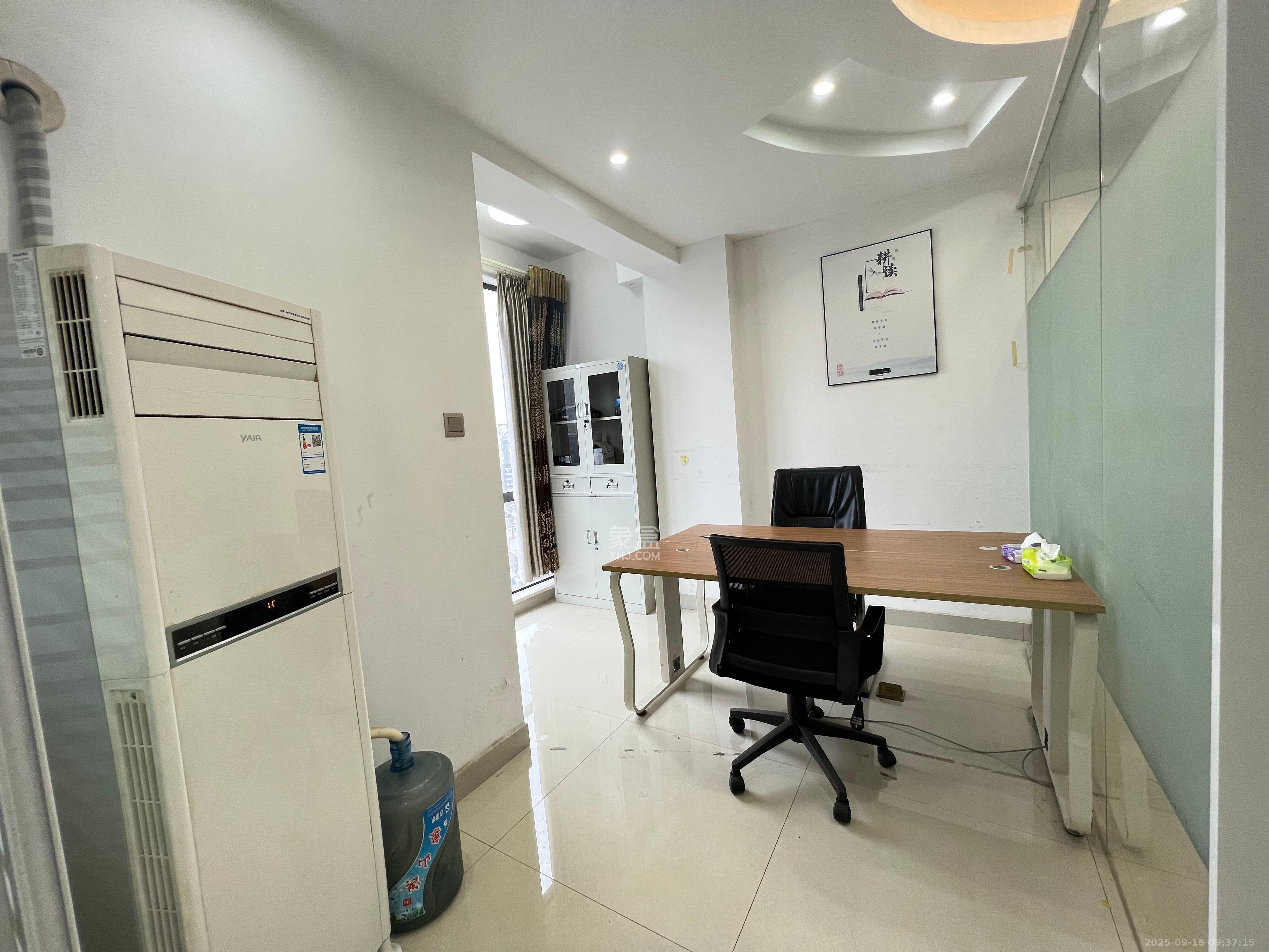 长房中庭国际（东郡华蓉广场）  2室1厅1卫    3200.0元/月室内图