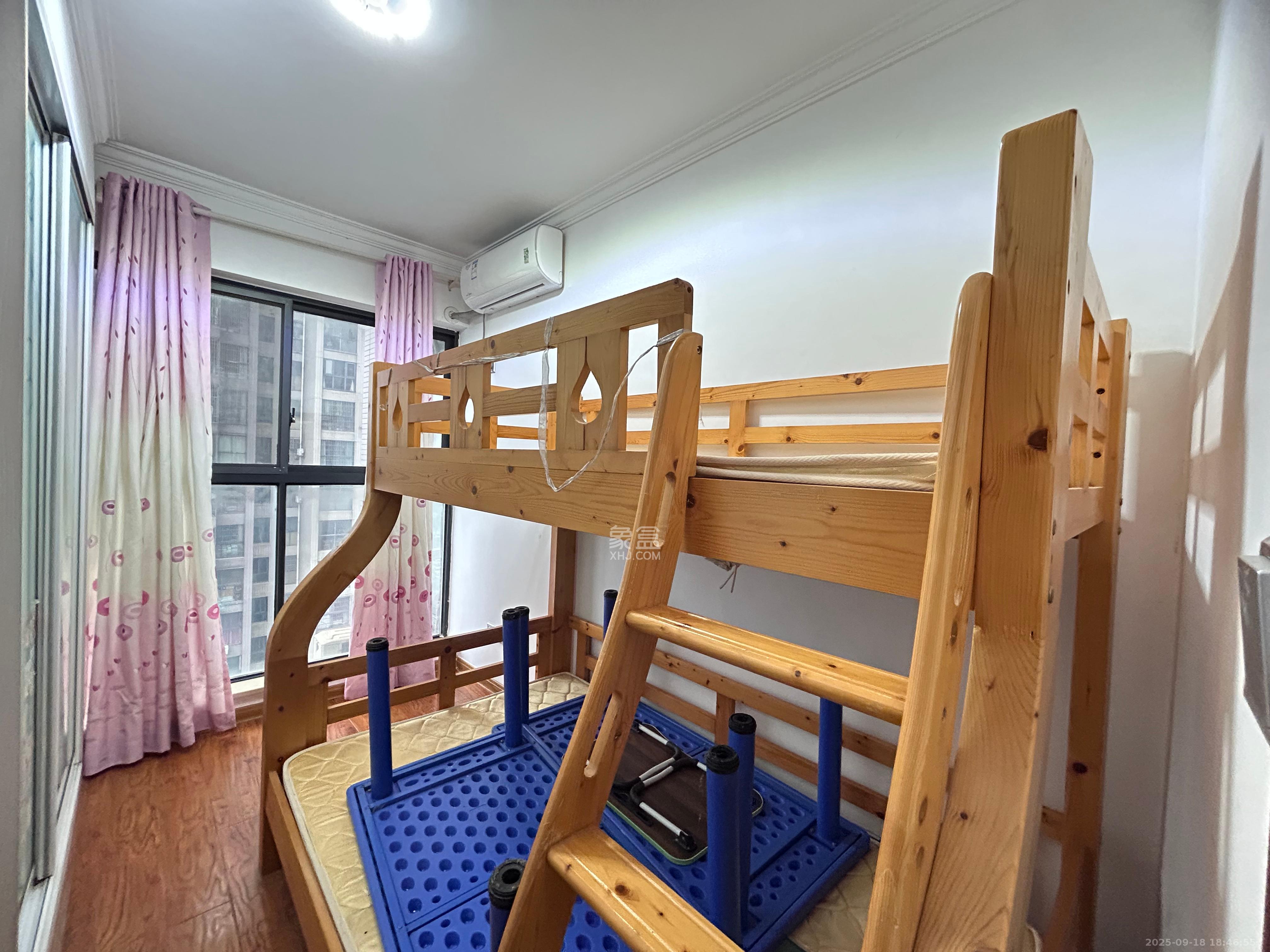 花样年华  4室2厅1卫    1800.0元/月室内图