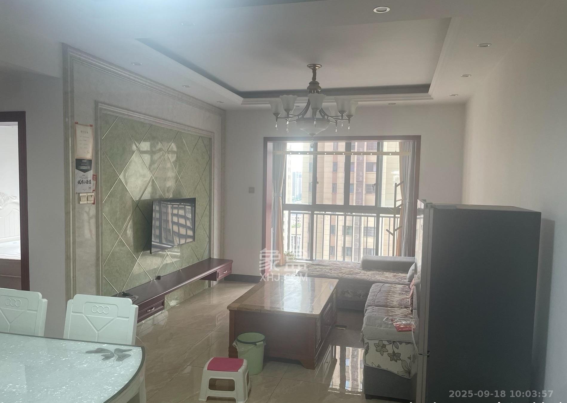 华润置地广场二期 3室2厅2卫 2400.0元/月 华润置地广场二期 3室2厅2卫 2400.0元/月室内图