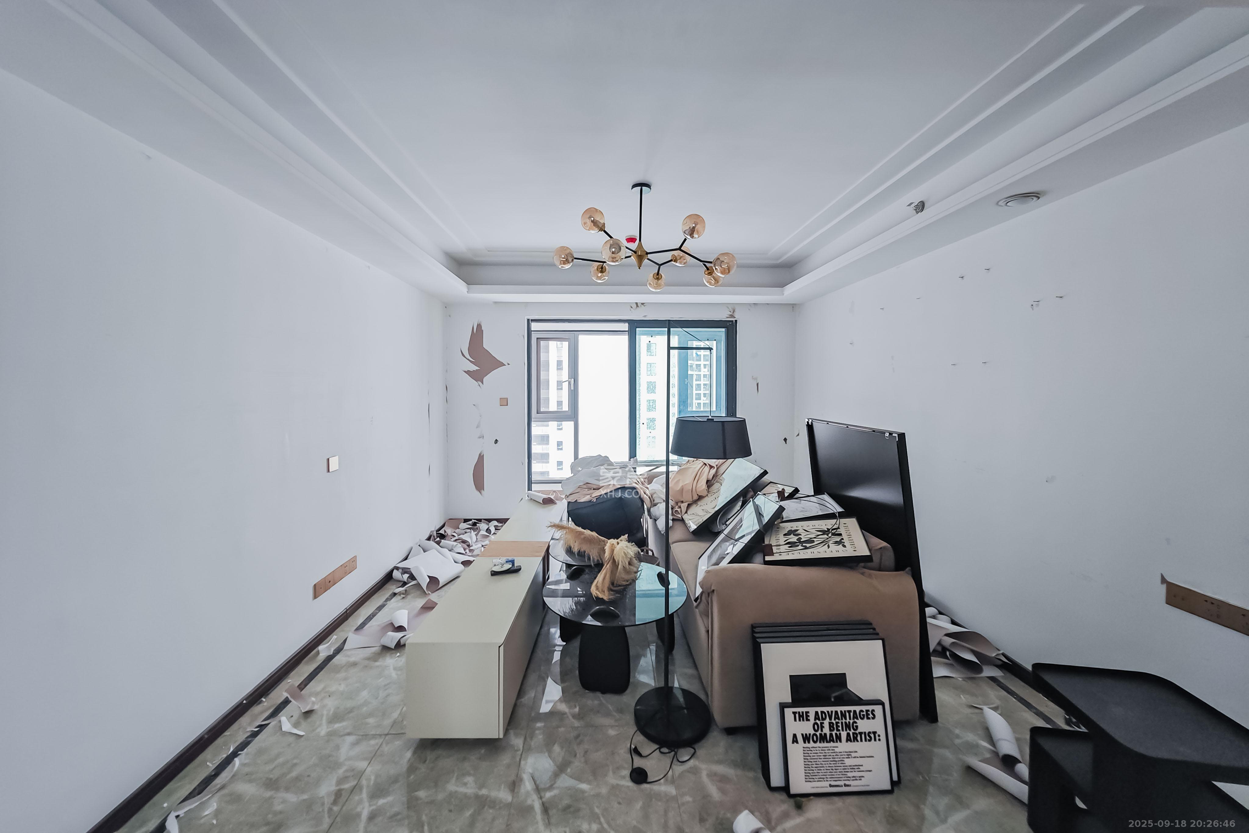 绿地长沙城际空间站（柏仕佳苑）  3室1厅2卫    160.0万客厅