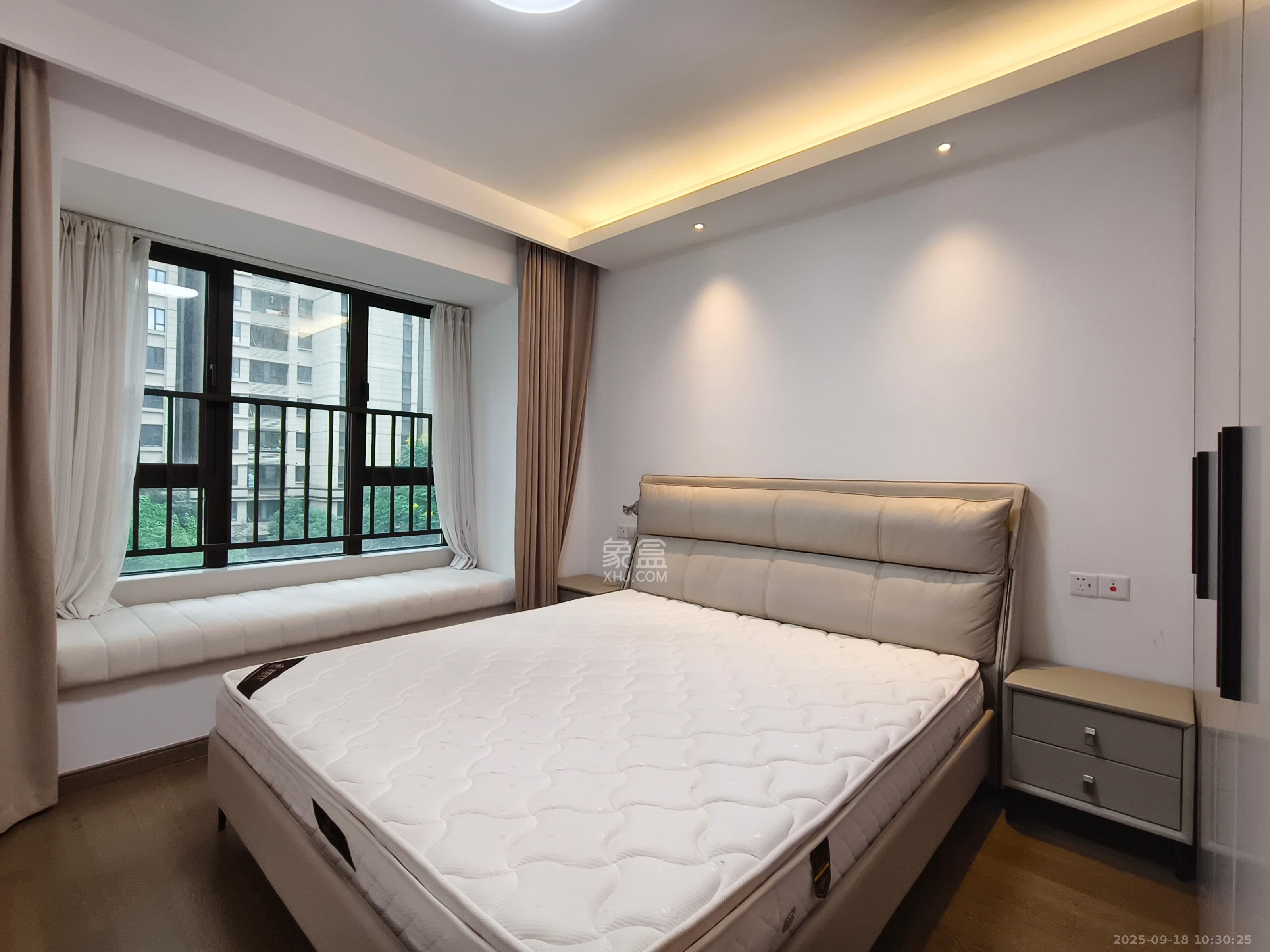 龙湖铂金中心(龙湖春江郦城)  3室2厅2卫    4500.0元/月 龙湖铂金中心(龙湖春江郦城)  3室2厅2卫    4500.0元/月室内图