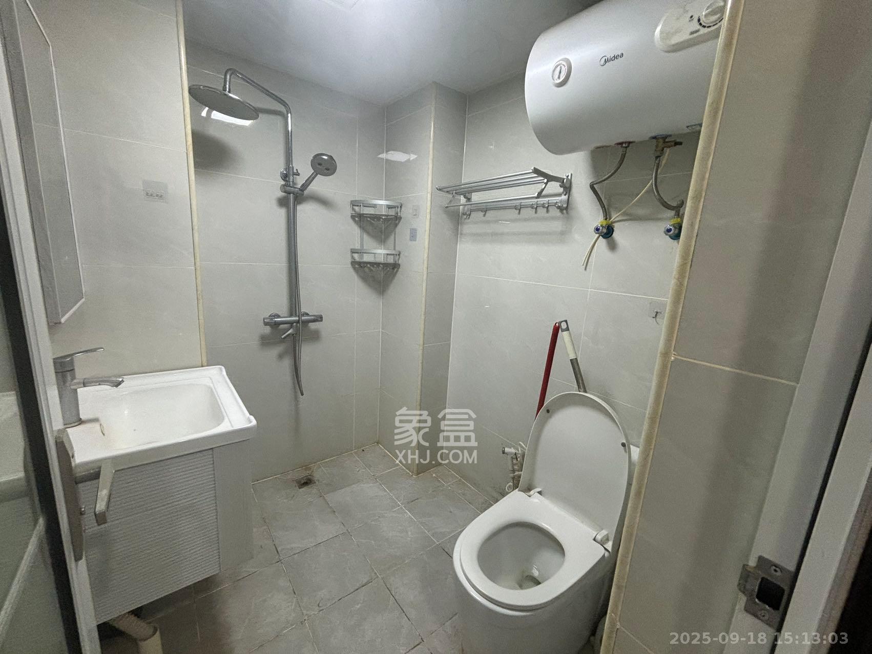 裕天国际商汇中心 1室1厅1卫 1600.0元/月 裕天国际商汇中心 1室1厅1卫 1600.0元/月室内图