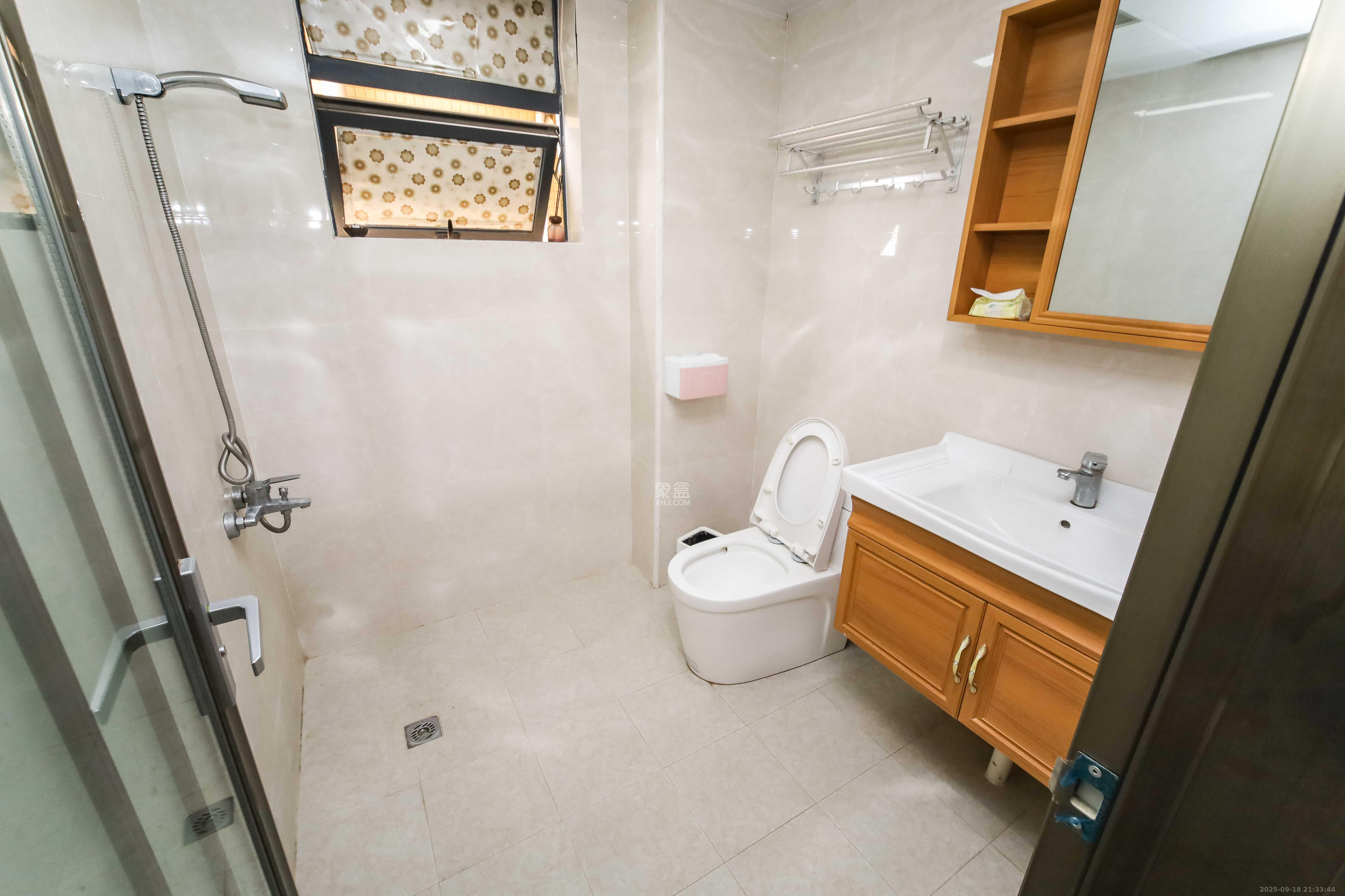 锦湘国际星城四期(金丽苑) 3室2厅2卫 115.0万 锦湘国际星城四期(金丽苑) 3室2厅2卫 115.0万卫生间