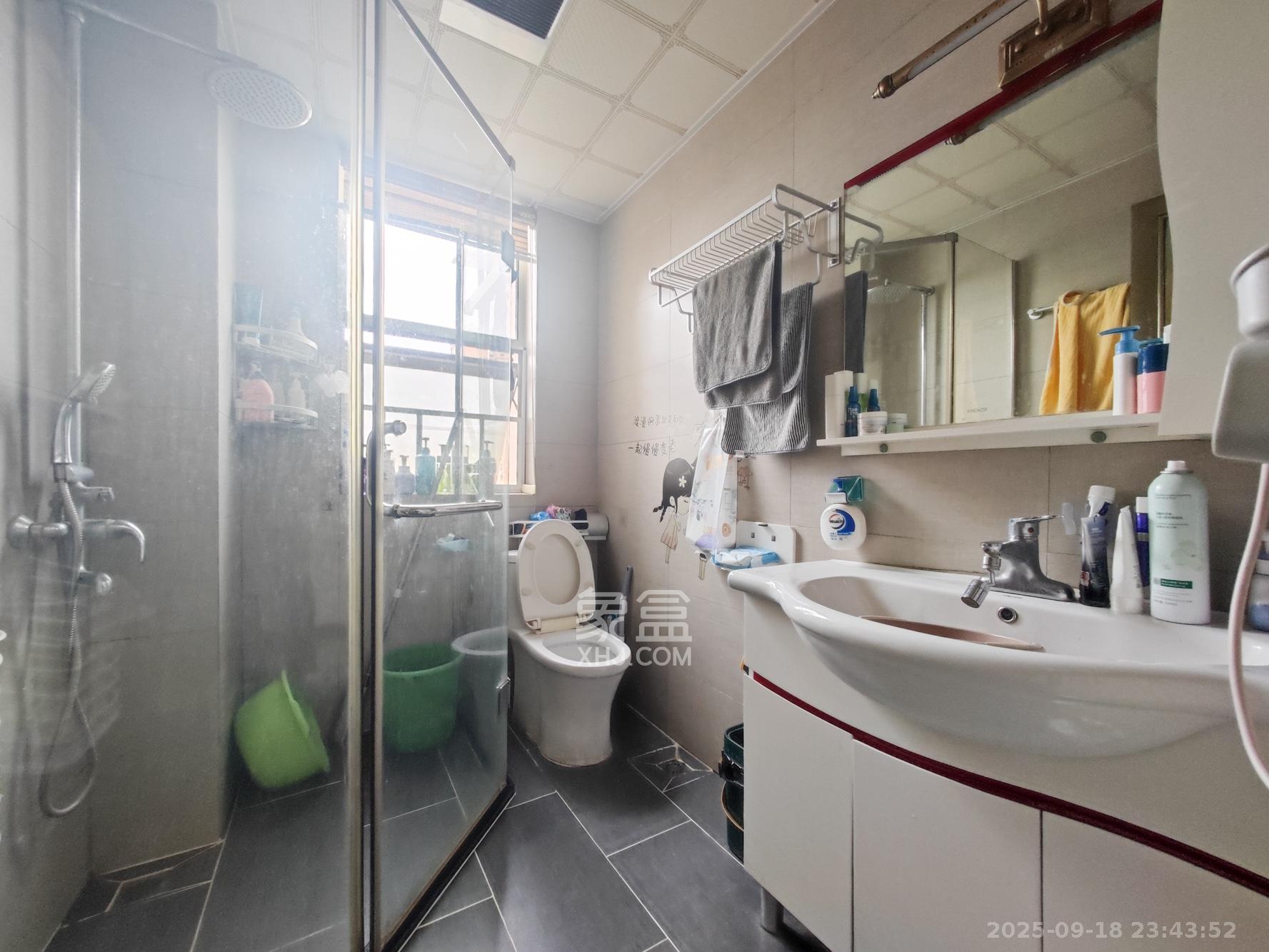 五矿万境水岸二期(五矿万境水岸和苑) 4室2厅2卫 159.99万 五矿万境水岸二期(五矿万境水岸和苑) 4室2厅2卫 159.99万卫生间