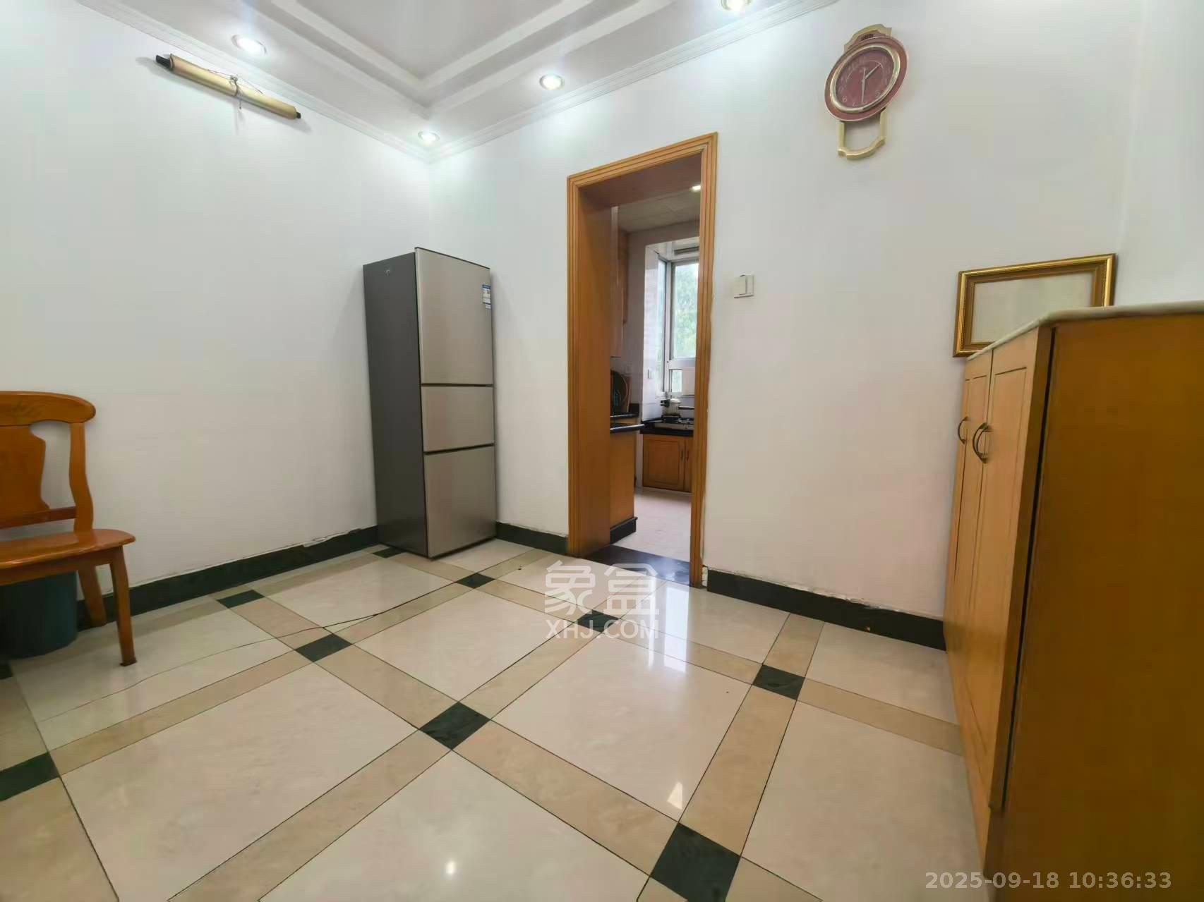 湘农桥社区  3室2厅1卫    2400.0元/月室内图