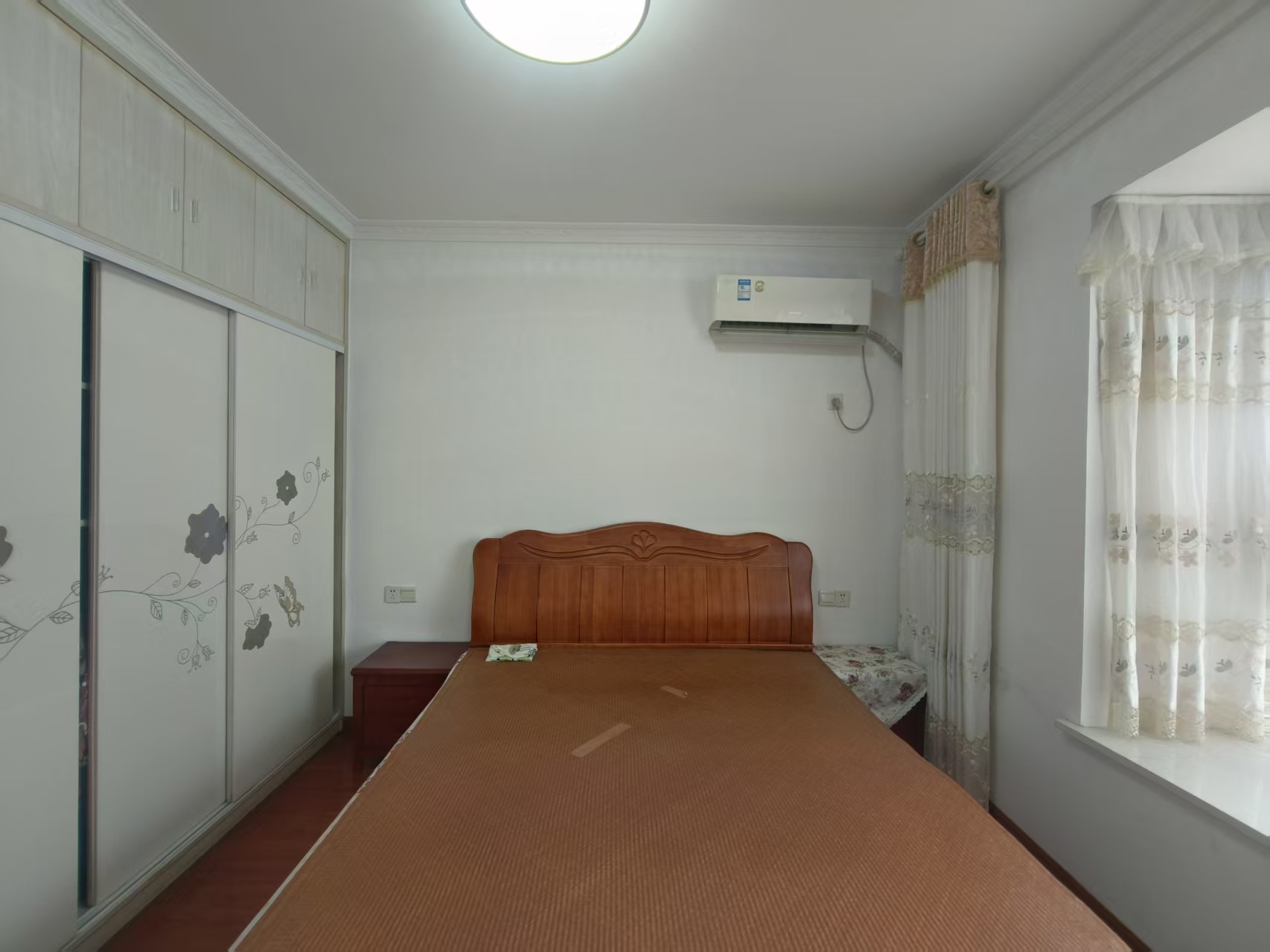 会龙山溪谷（住宅）  4室2厅2卫   76.80万
