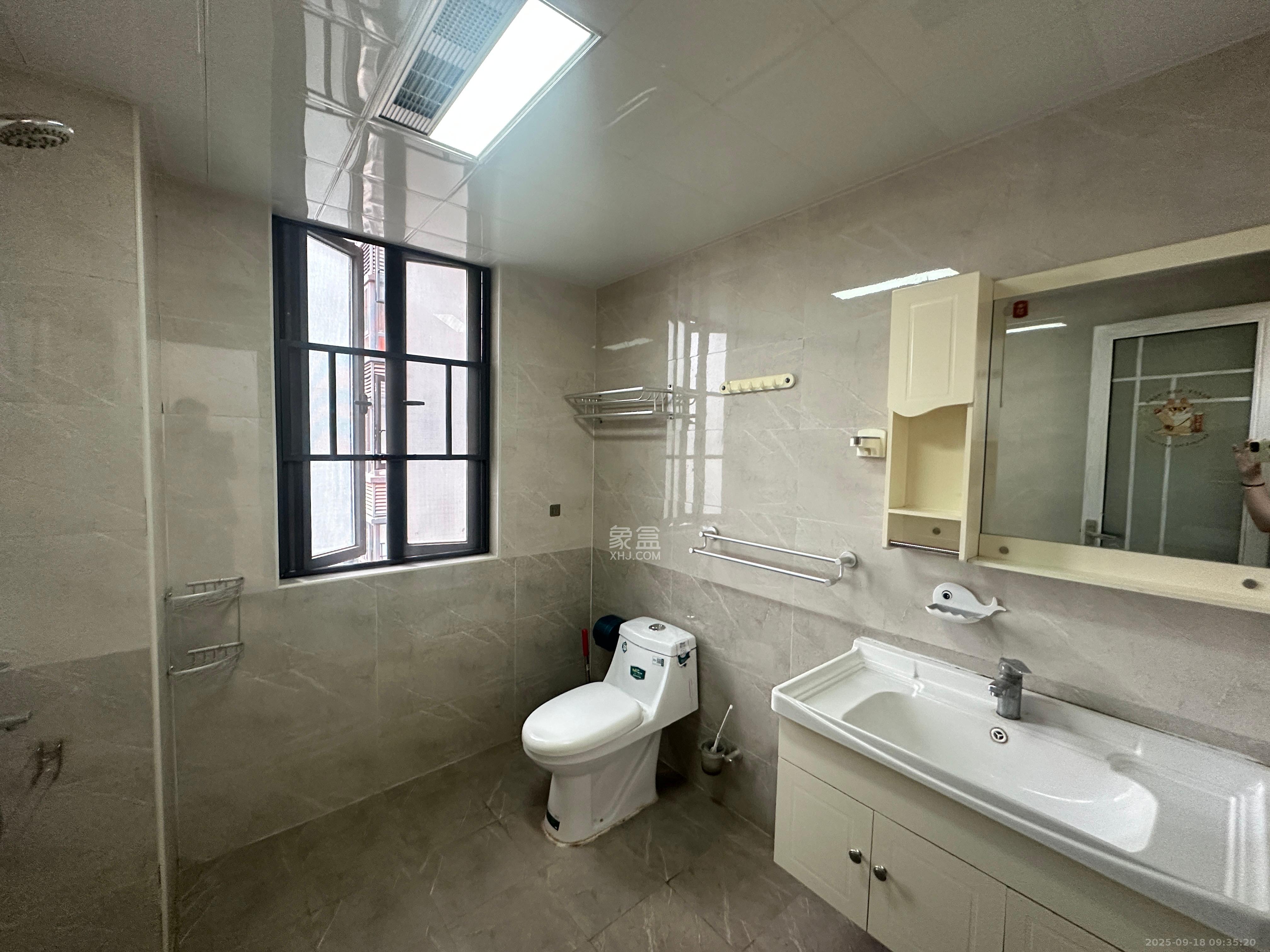 半山壹号 3室2厅2卫 3000.0元/月 半山壹号 3室2厅2卫 3000.0元/月室内图