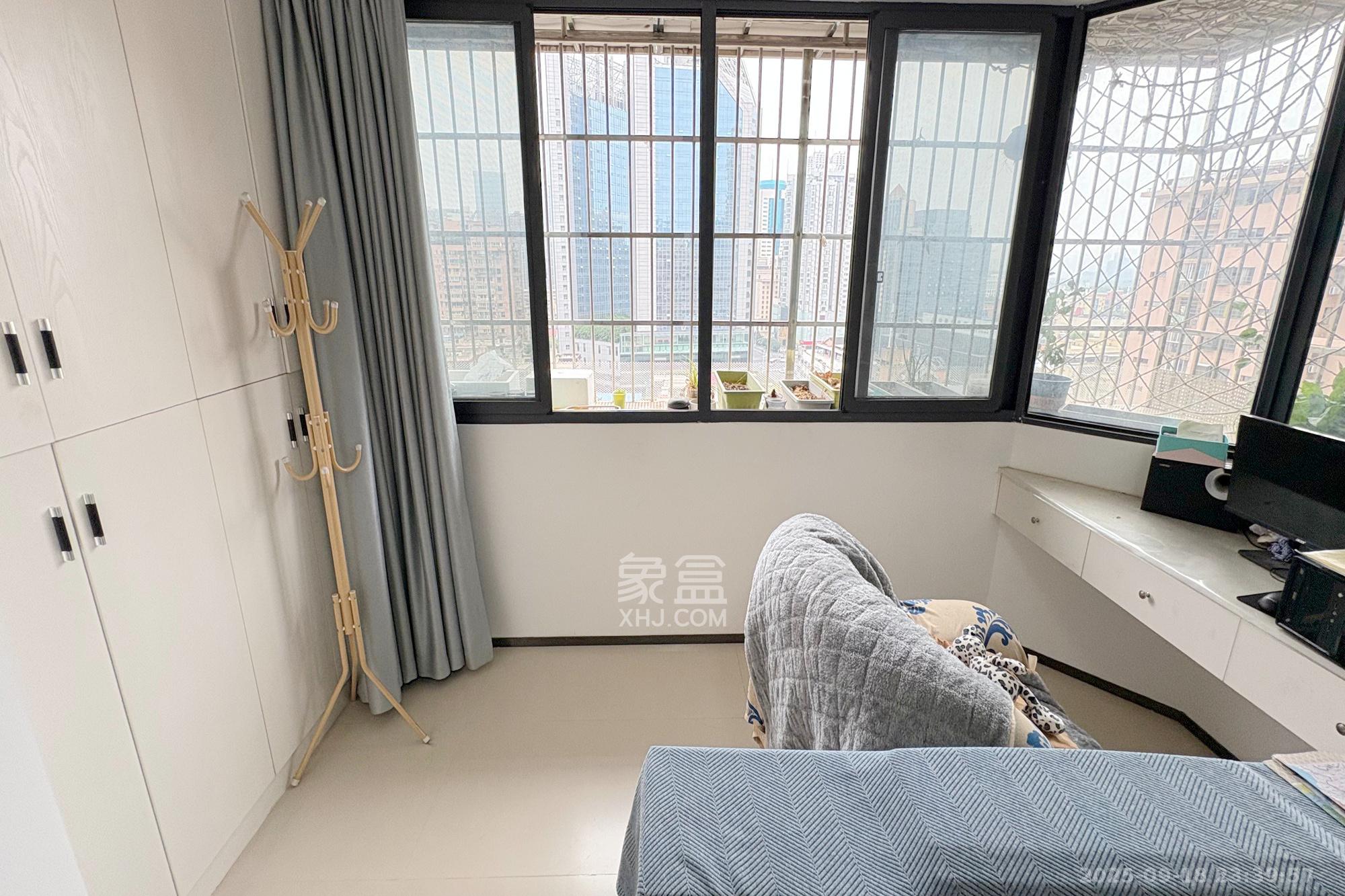 富华大厦 3室2厅1卫 120.0万 富华大厦 3室2厅1卫 120.0万阳台