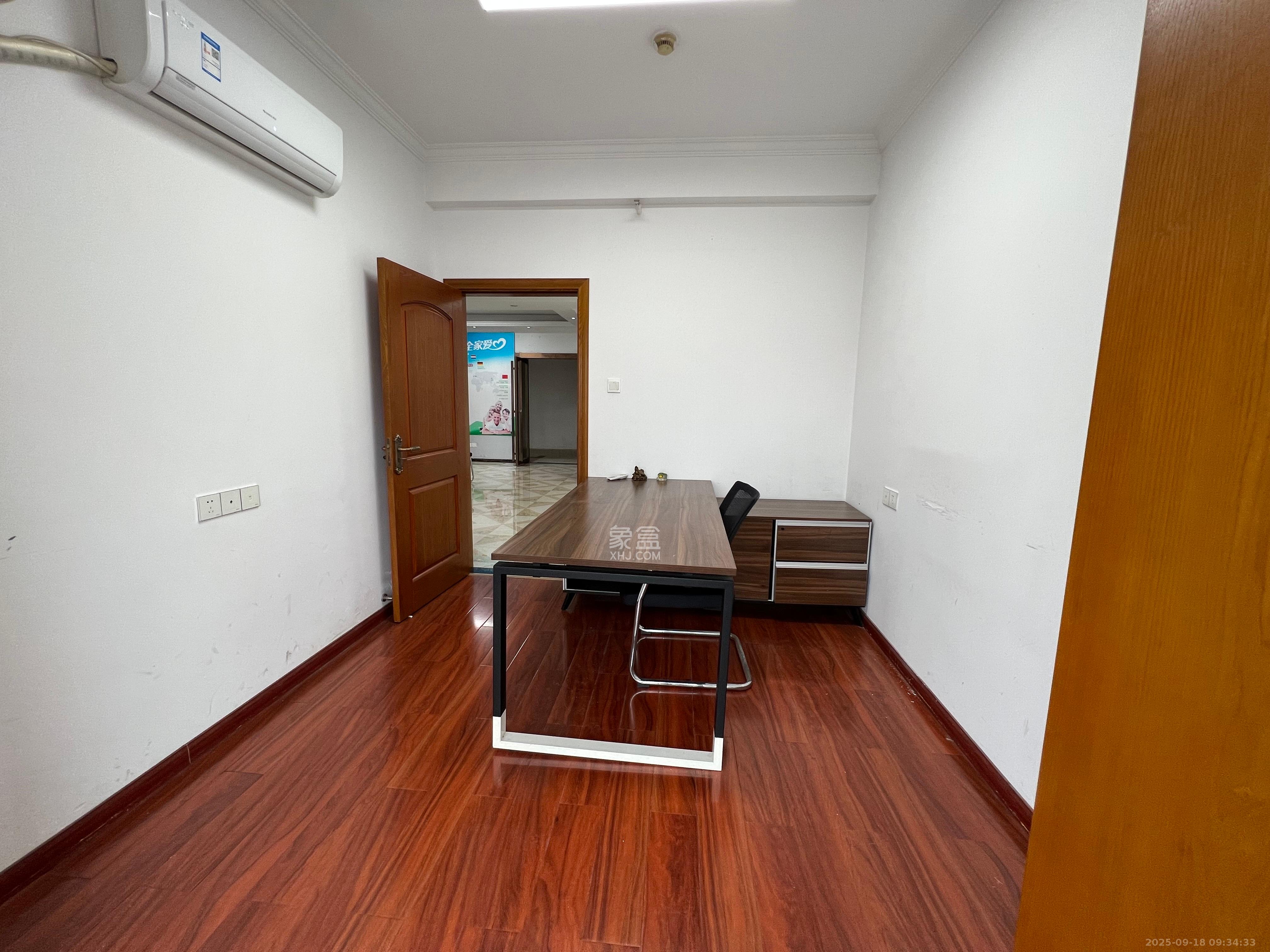 长房中庭国际(东郡华蓉广场) 2室1厅1卫 4300.0元/月 长房中庭国际(东郡华蓉广场) 2室1厅1卫 4300.0元/月室内图