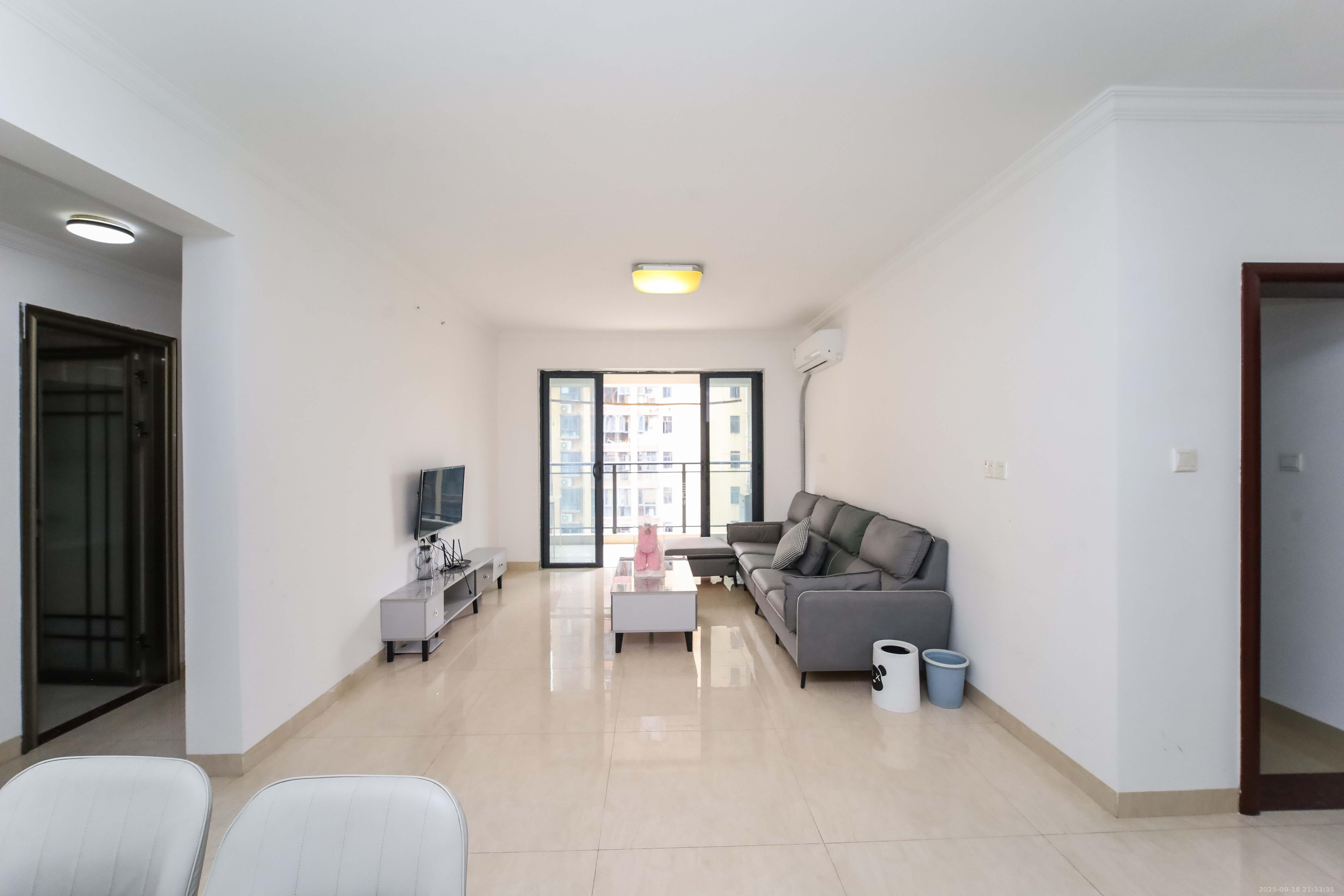 锦湘国际星城四期(金丽苑) 3室2厅2卫 115.0万 锦湘国际星城四期(金丽苑) 3室2厅2卫 115.0万客厅