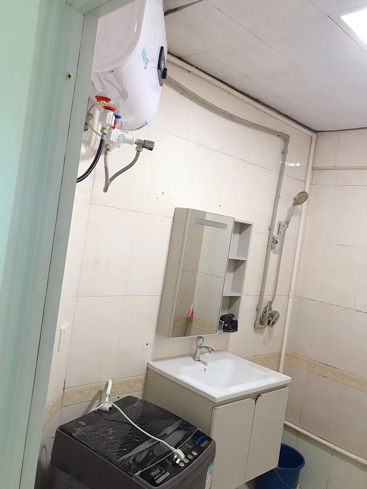 华星大厦 2室1厅1卫 1700.0元/月 华星大厦 2室1厅1卫 1700.0元/月室内图