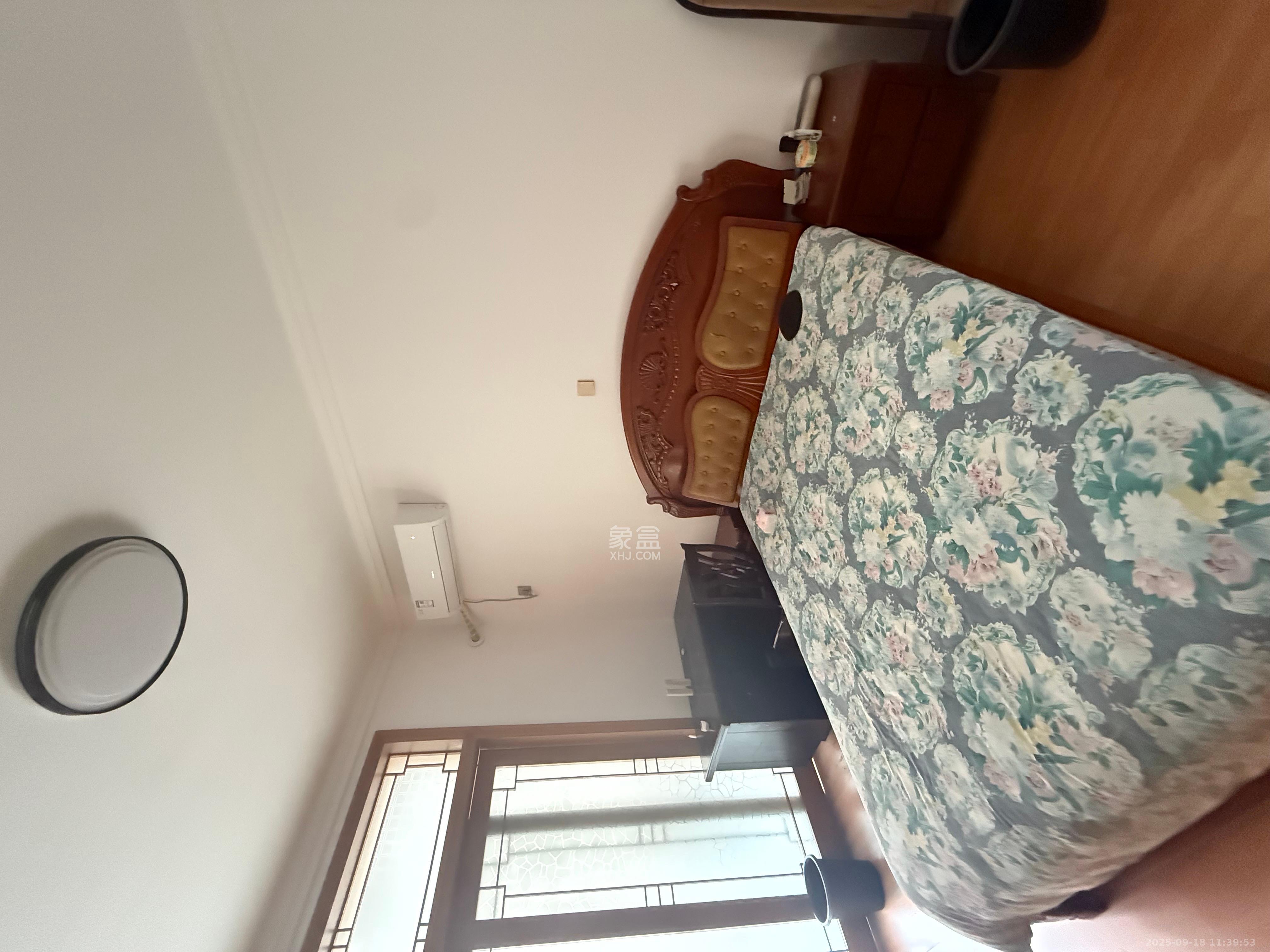 金鹰小区  3室2厅2卫    2400.0元/月室内图