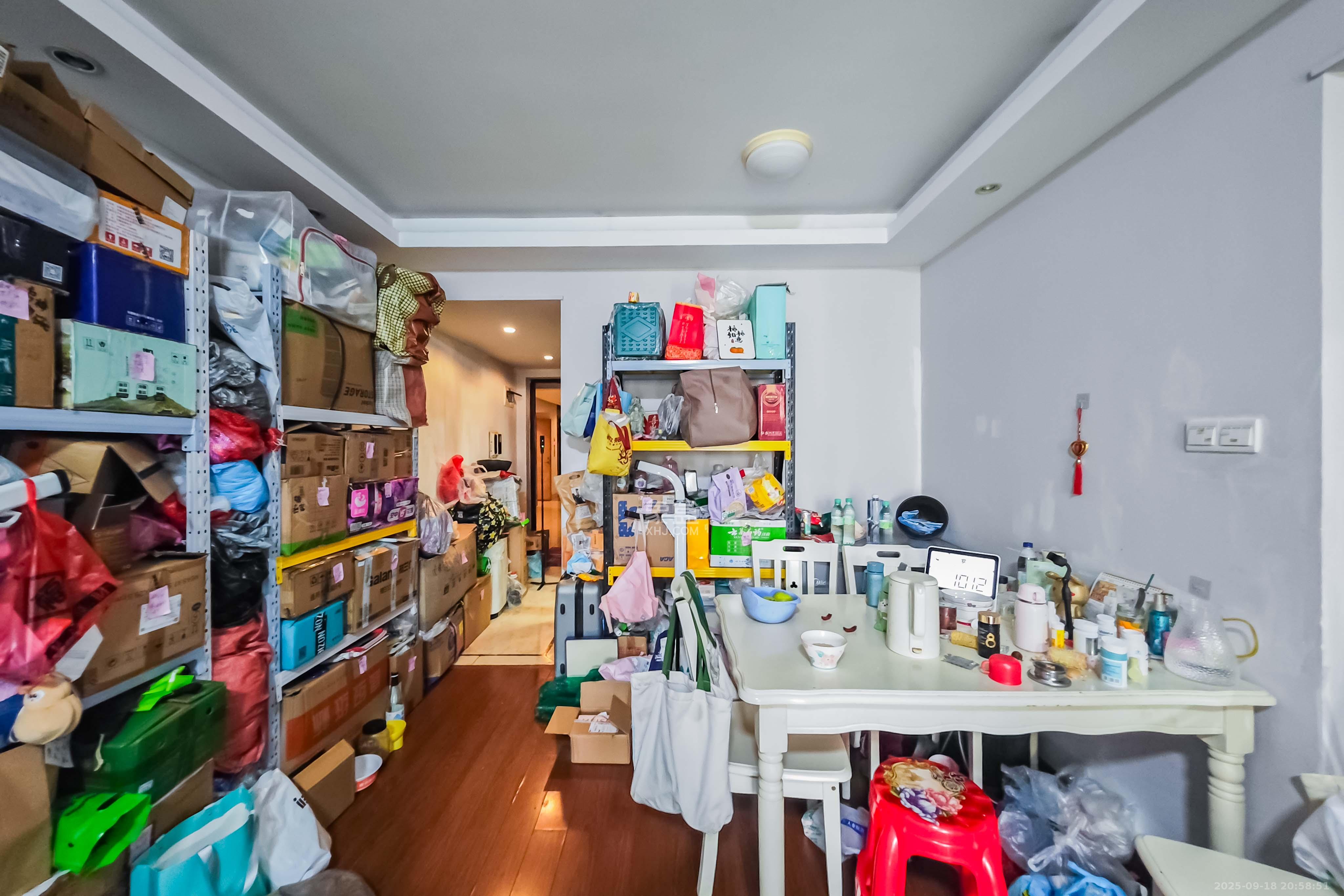 万科金域华府二期  2室2厅1卫    83.0万客厅