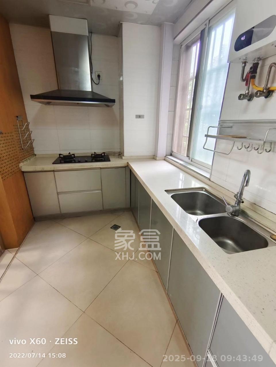 理工大学职工单位房青年汇 3室2厅2卫 2200.0元/月 理工大学职工单位房青年汇 3室2厅2卫 2200.0元/月室内图