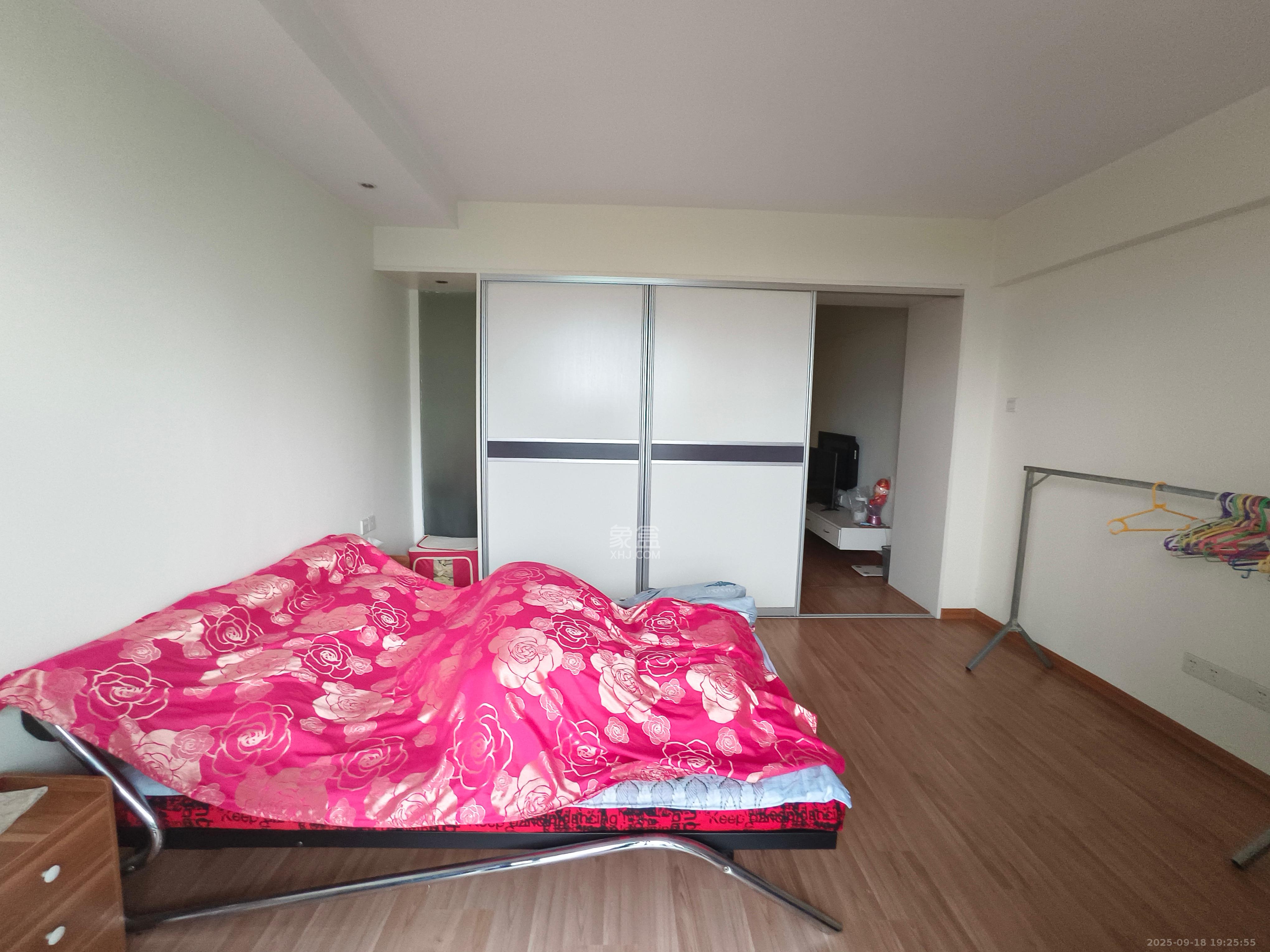 阳光100二期 1室1厅1卫 1800.0元/月 阳光100二期 1室1厅1卫 1800.0元/月室内图