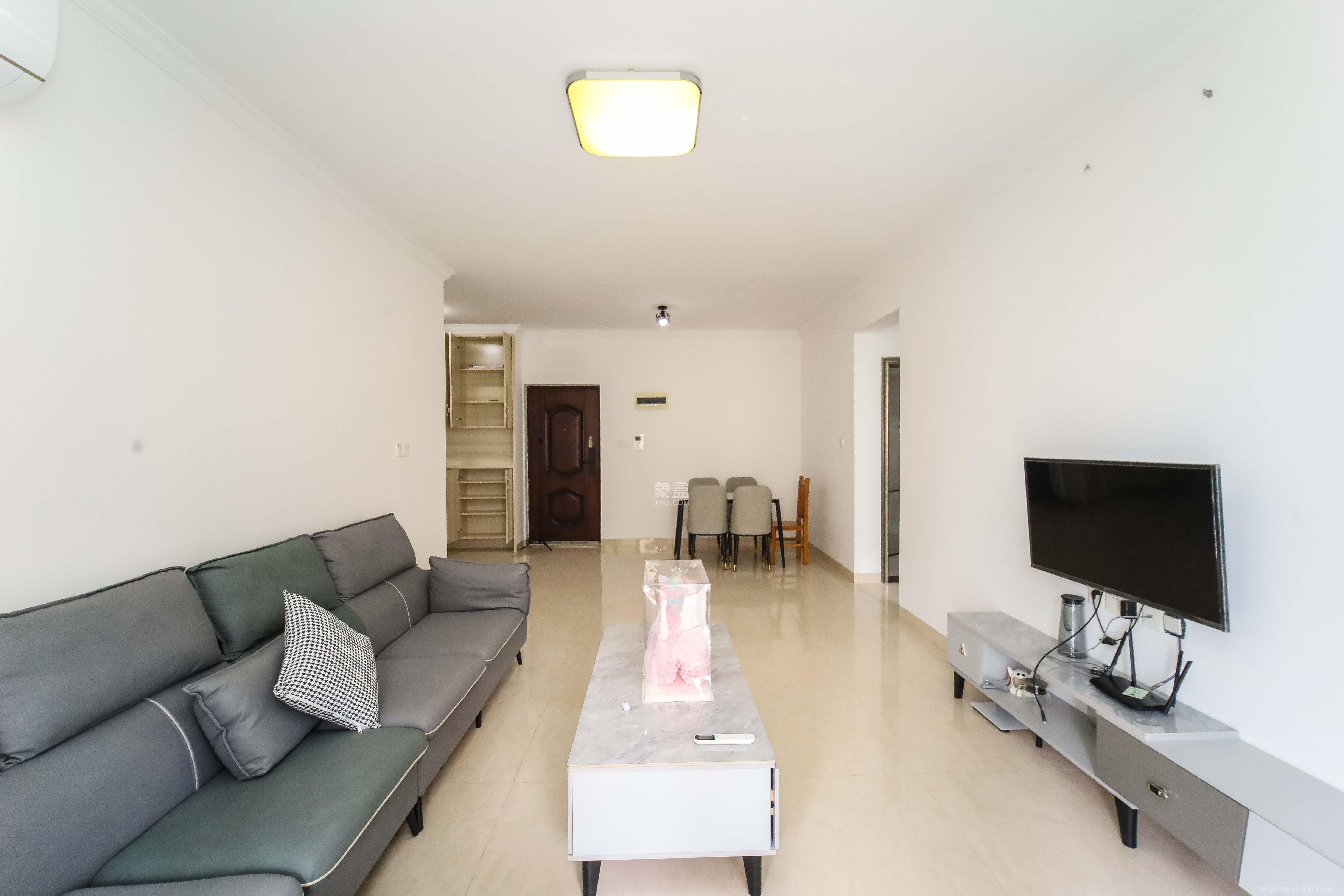 锦湘国际星城四期(金丽苑) 3室2厅2卫 115.0万 锦湘国际星城四期(金丽苑) 3室2厅2卫 115.0万客厅