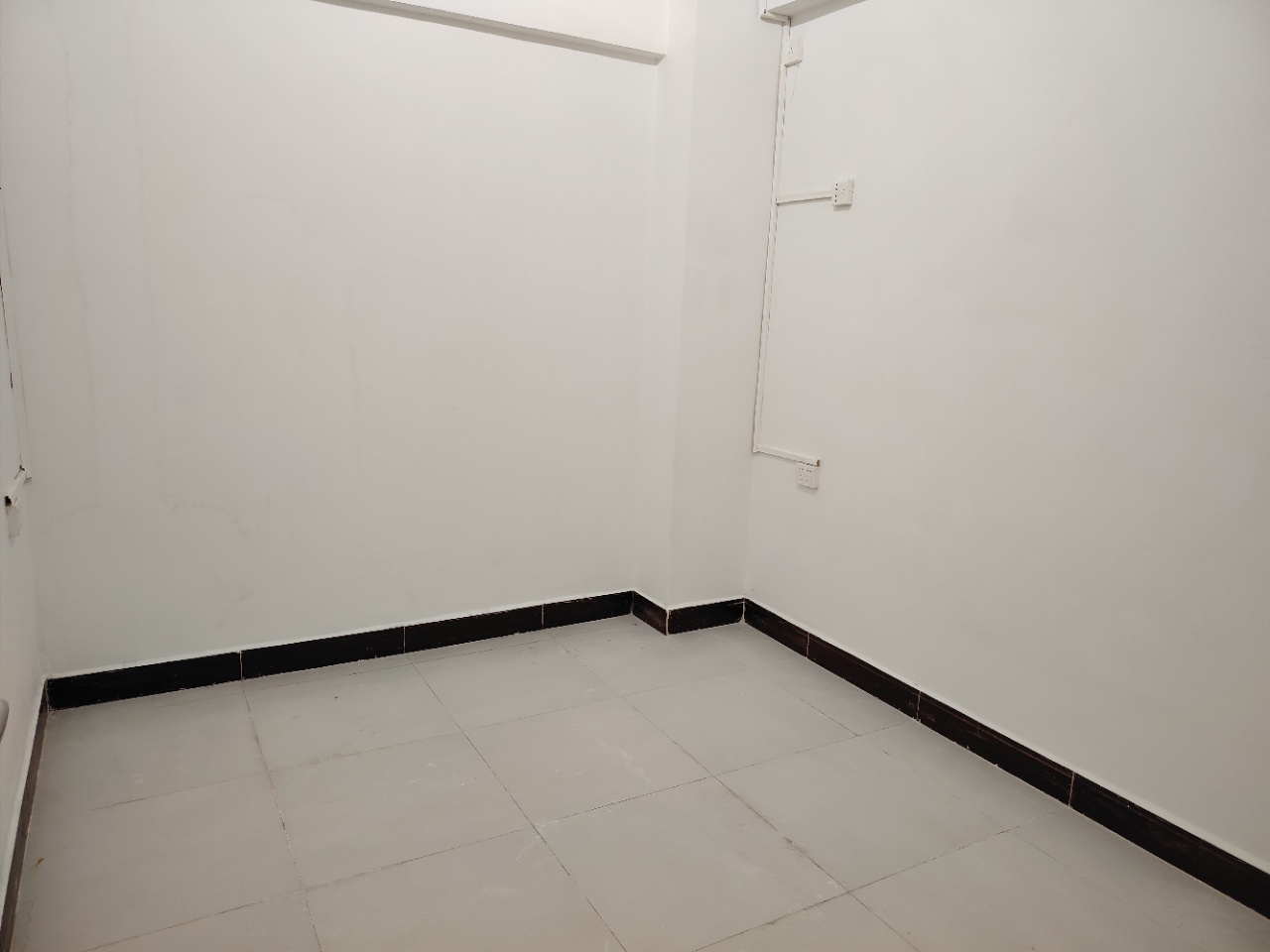 友谊华庭  3室2厅2卫    2100.0元/月室内图