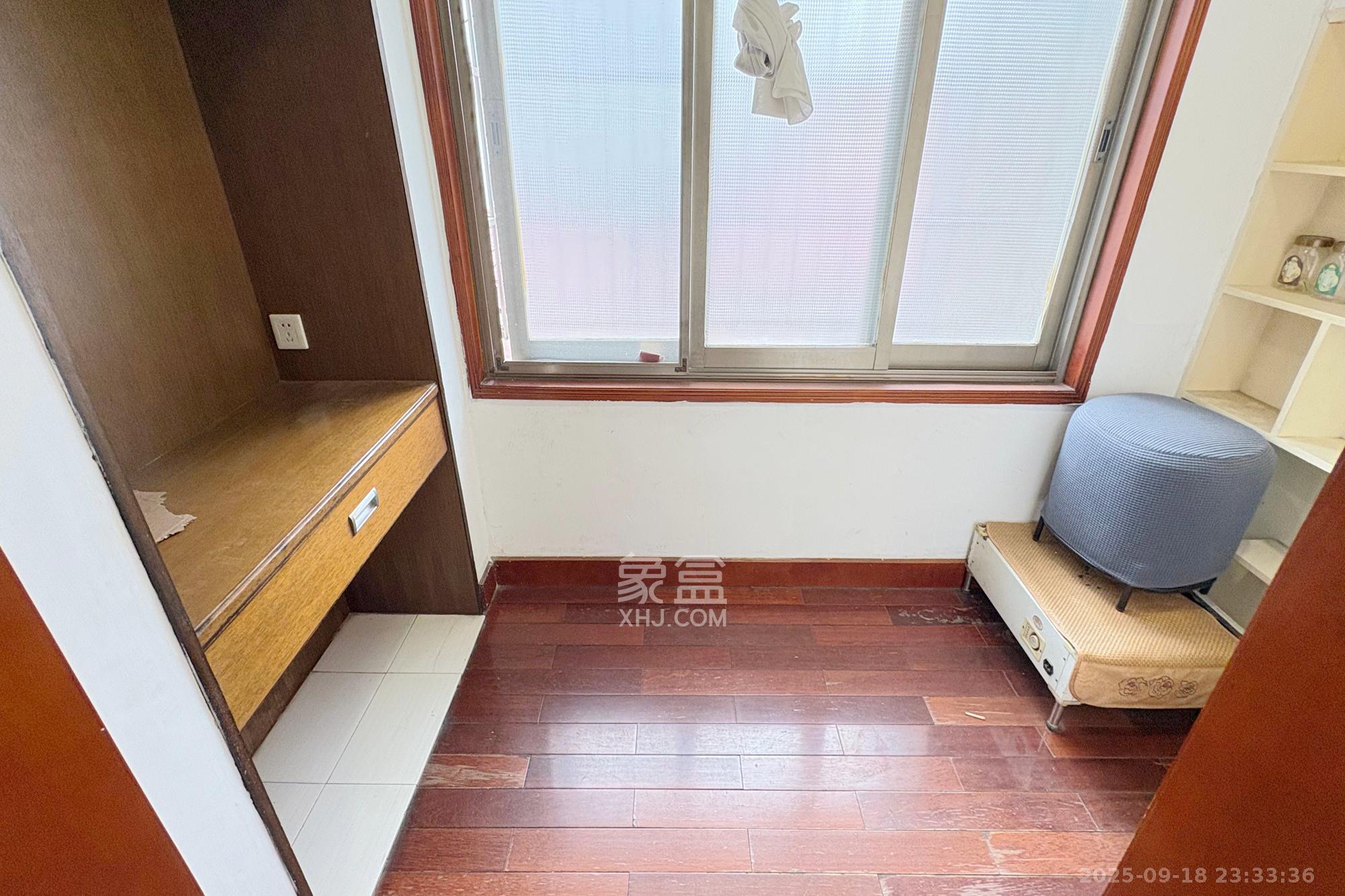 向韶村 2室2厅1卫 49.8万 向韶村 2室2厅1卫 49.8万阳台