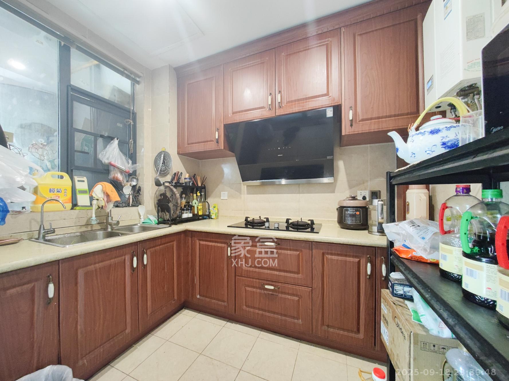 潇湘名城(新里程潇湘名城) 4室2厅2卫 142.0万 潇湘名城(新里程潇湘名城) 4室2厅2卫 142.0万厨房