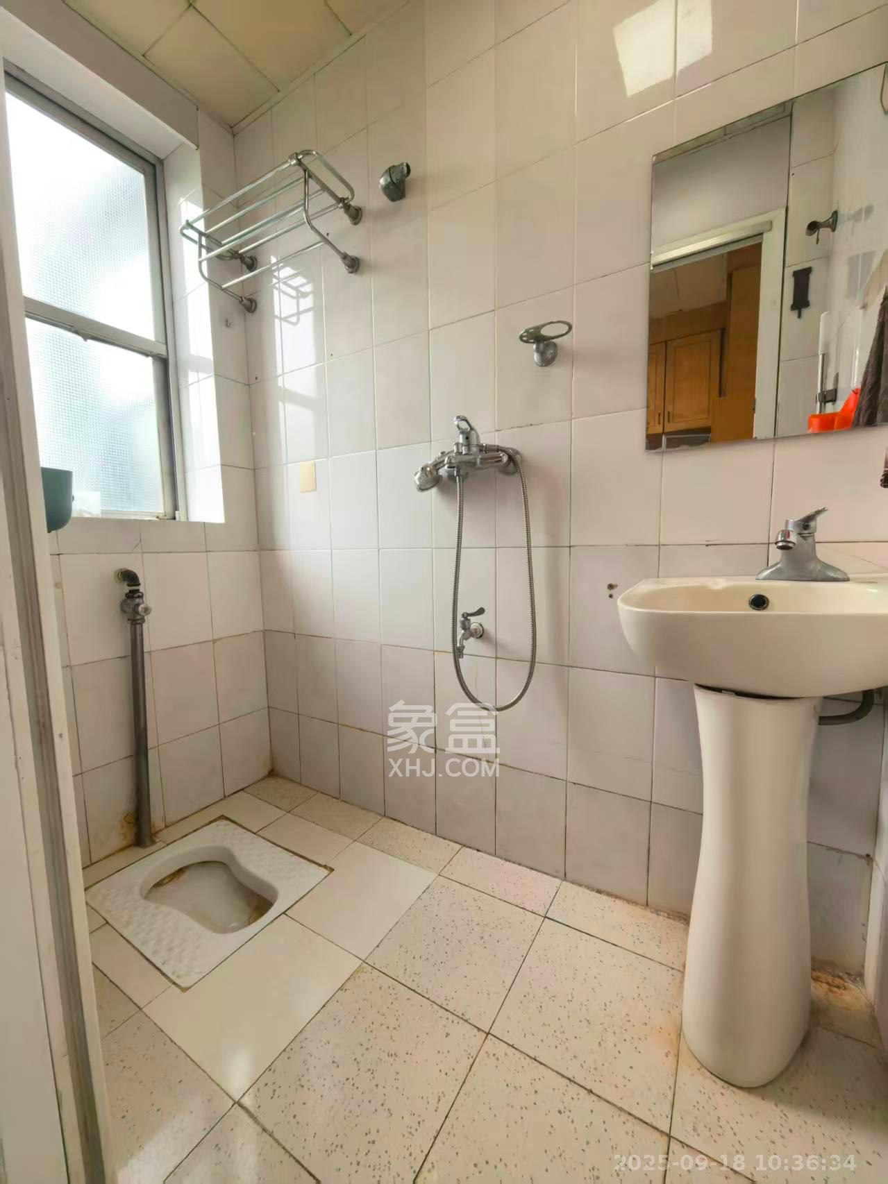 湘农桥社区  3室2厅1卫    2400.0元/月室内图