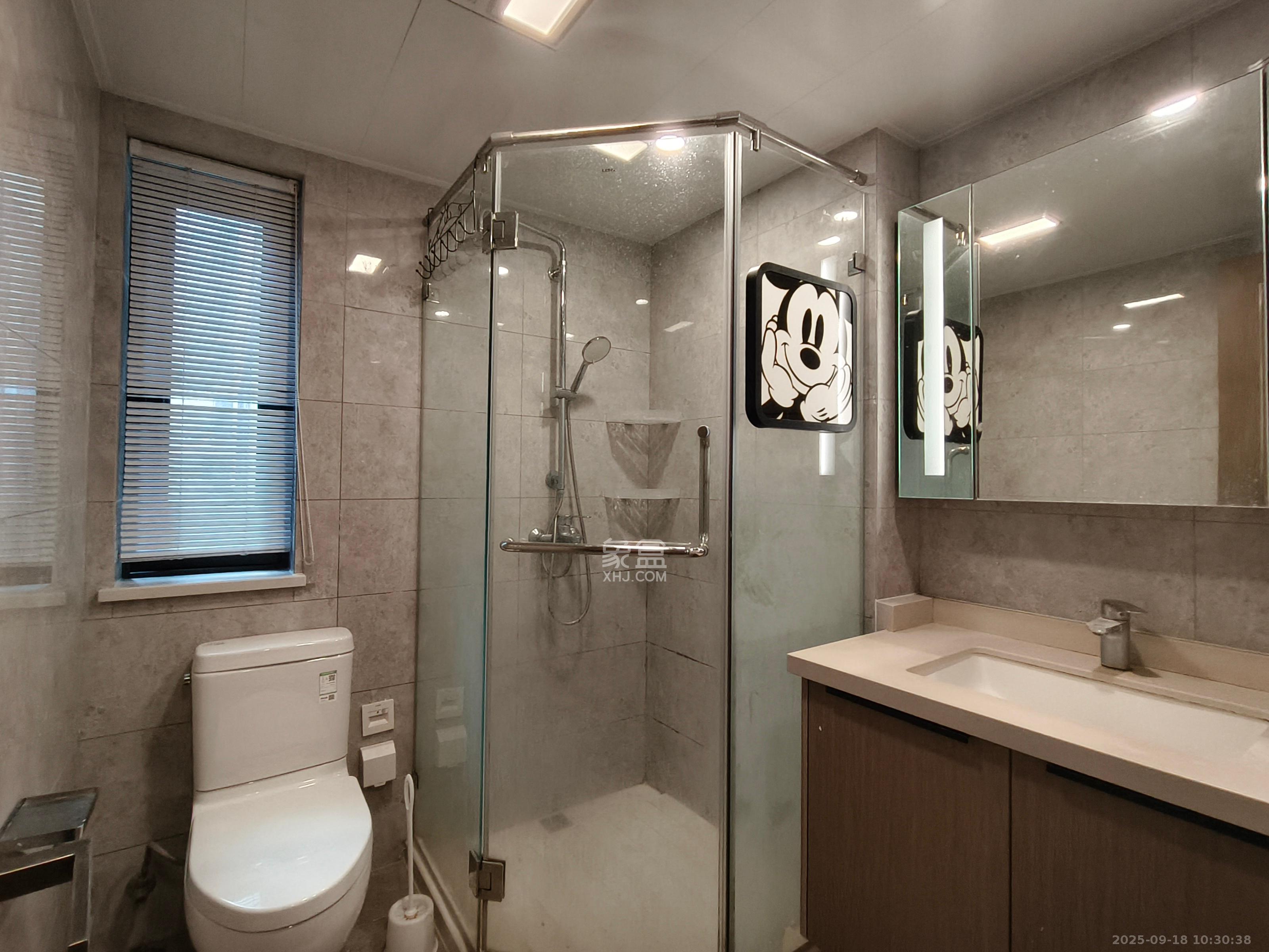 龙湖铂金中心(龙湖春江郦城)  3室2厅2卫    4500.0元/月 龙湖铂金中心(龙湖春江郦城)  3室2厅2卫    4500.0元/月室内图