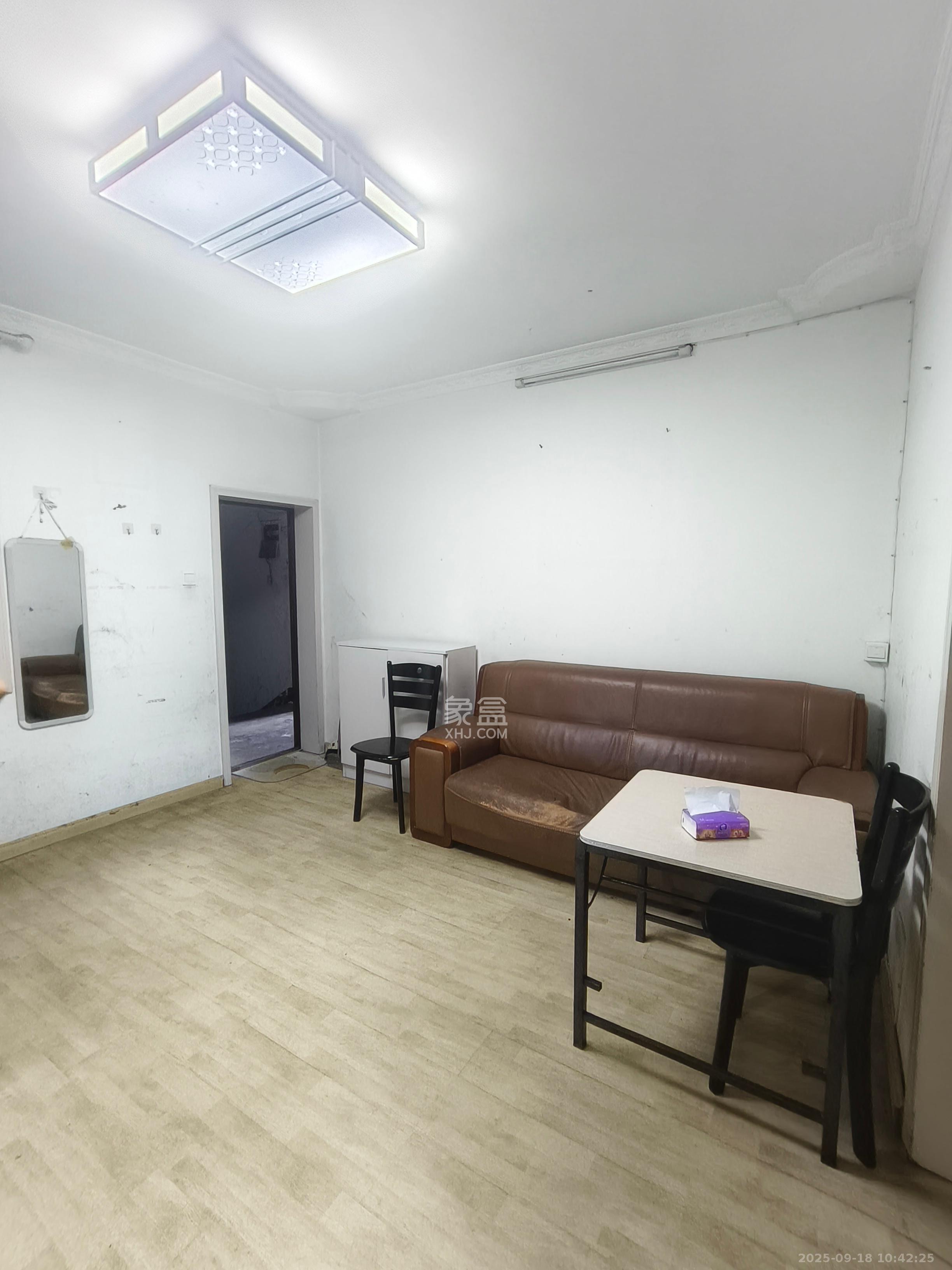 砂子塘社区  2室1厅1卫    1600.0元/月室内图