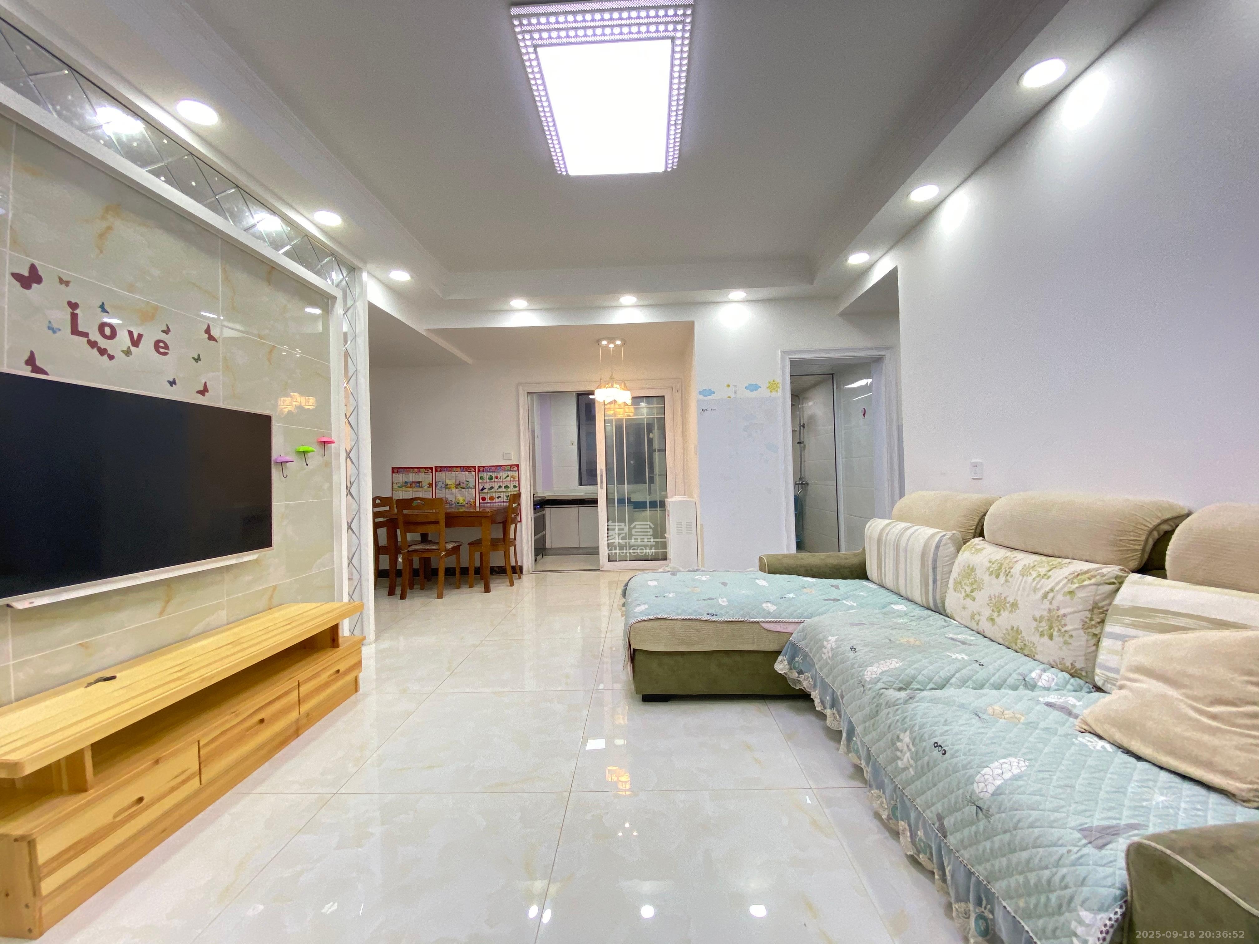 荣盛花语馨苑 3室2厅1卫 2500.0元/月 荣盛花语馨苑 3室2厅1卫 2500.0元/月室内图