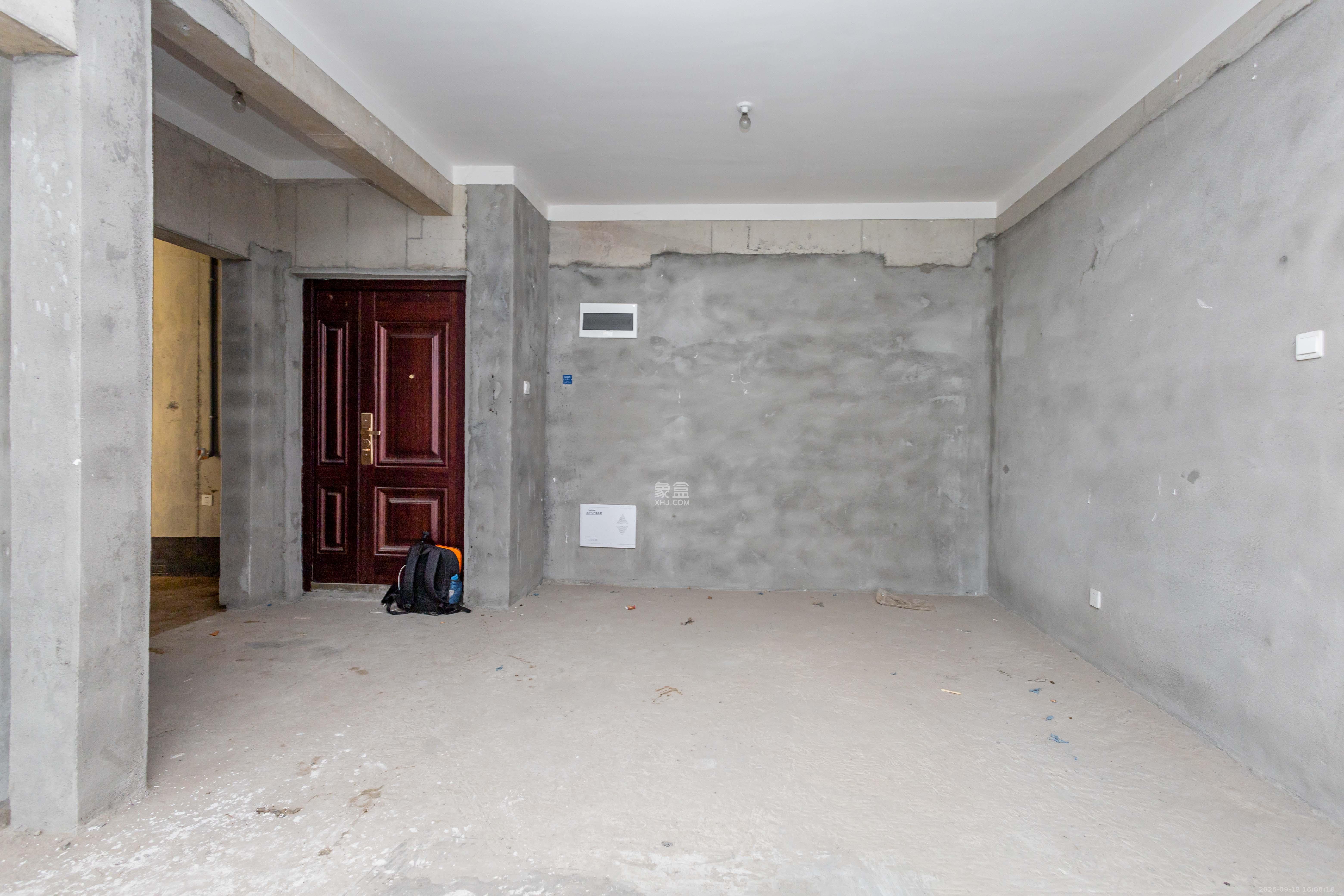 湘域芯城一期 3室2厅2卫 88.0万 湘域芯城一期 3室2厅2卫 88.0万客厅