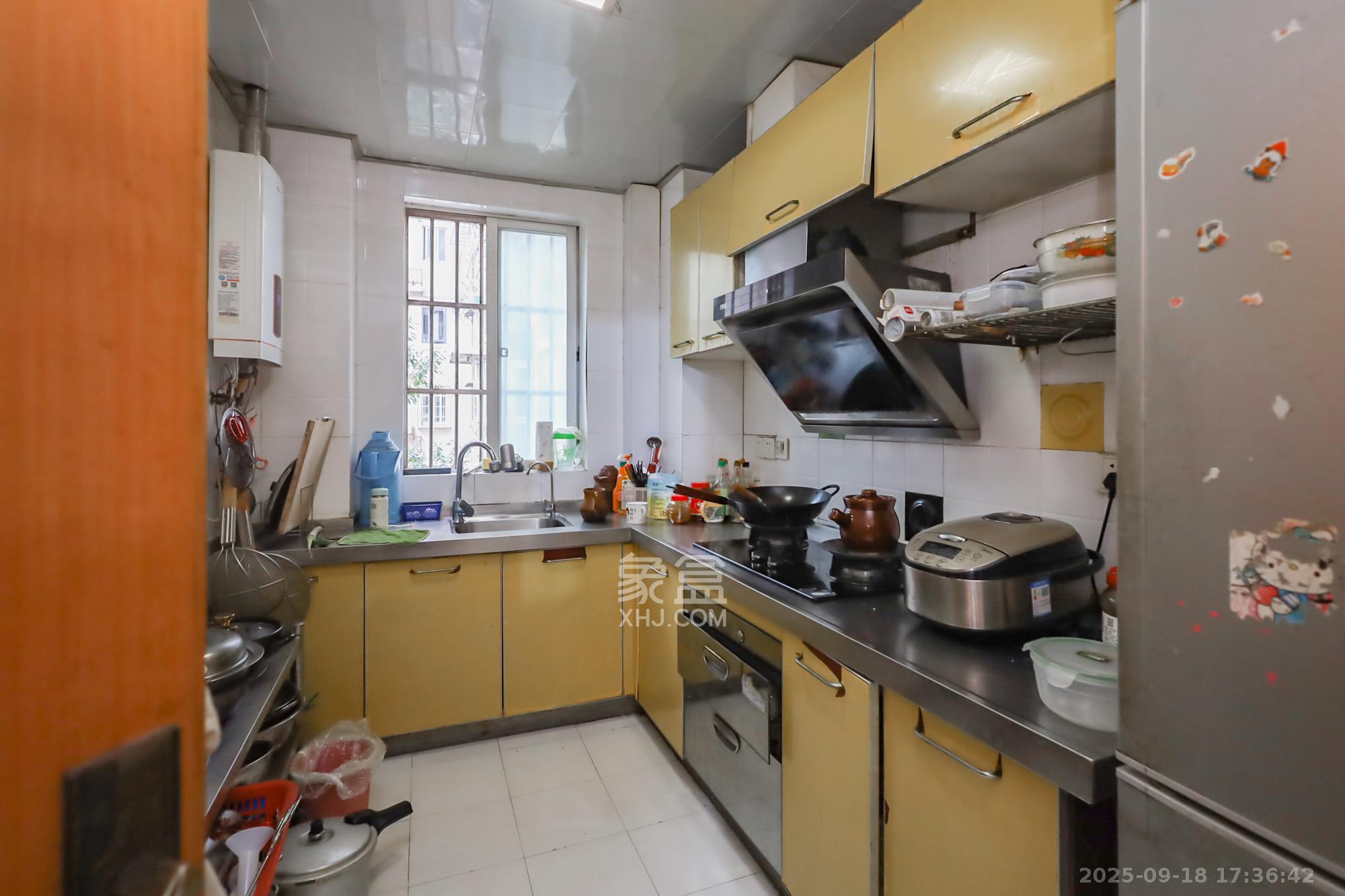 香海西岸  4室2厅2卫    142.0万 香海西岸  4室2厅2卫    142.0万厨房