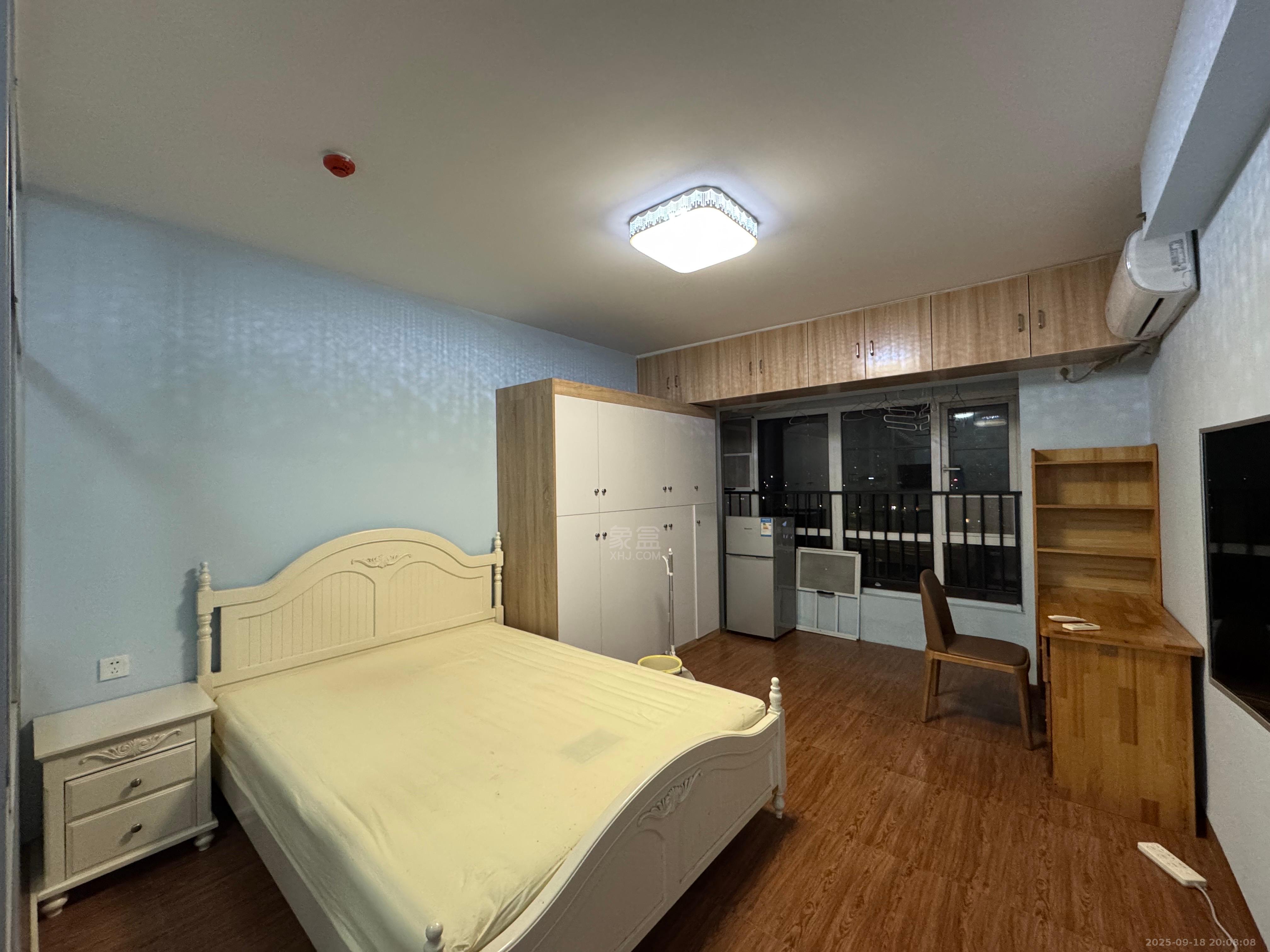 美的城三期  1室1厅1卫    1200.0元/月室内图