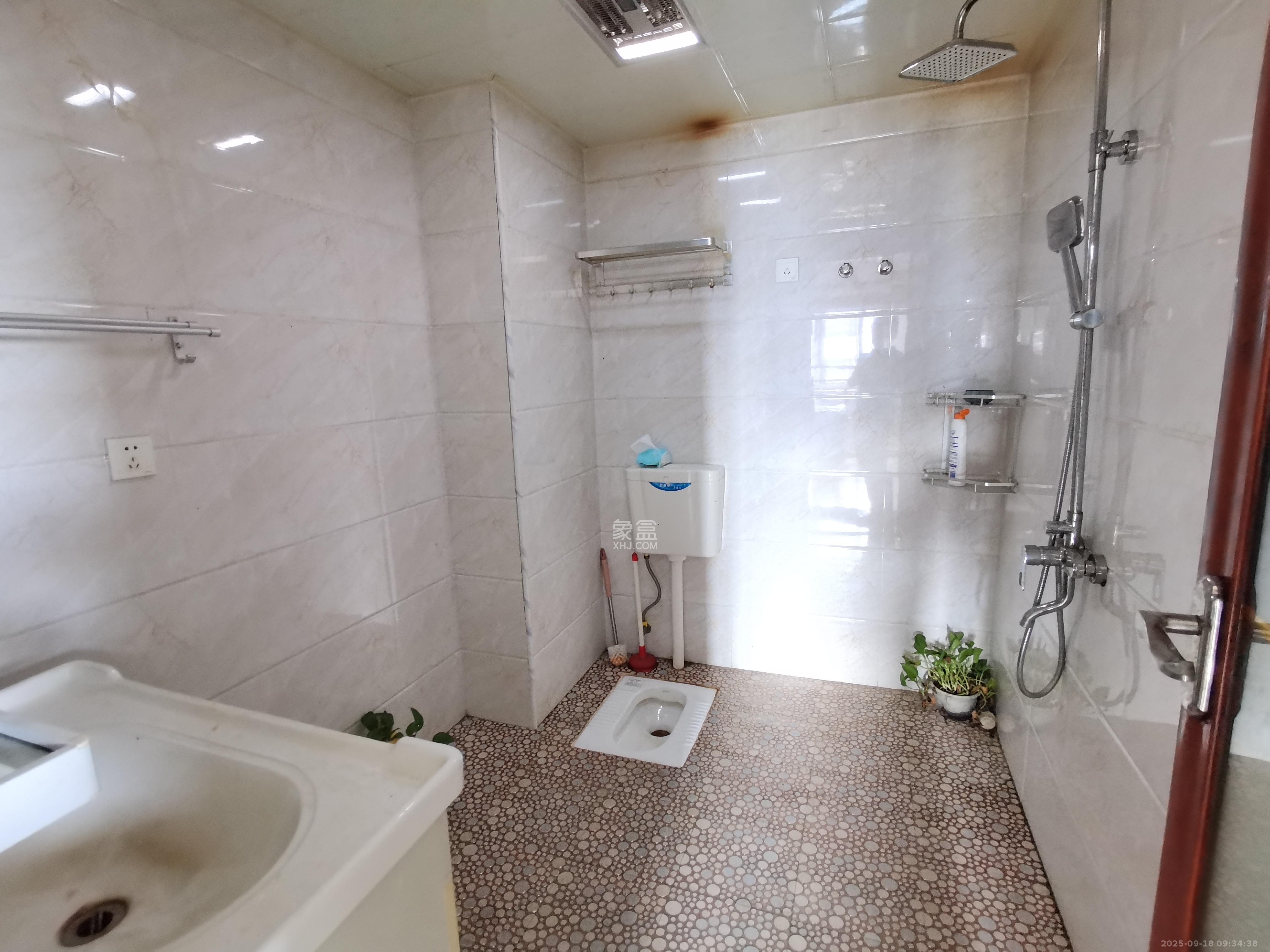 长房中庭国际(东郡华蓉广场) 2室1厅1卫 4300.0元/月 长房中庭国际(东郡华蓉广场) 2室1厅1卫 4300.0元/月室内图