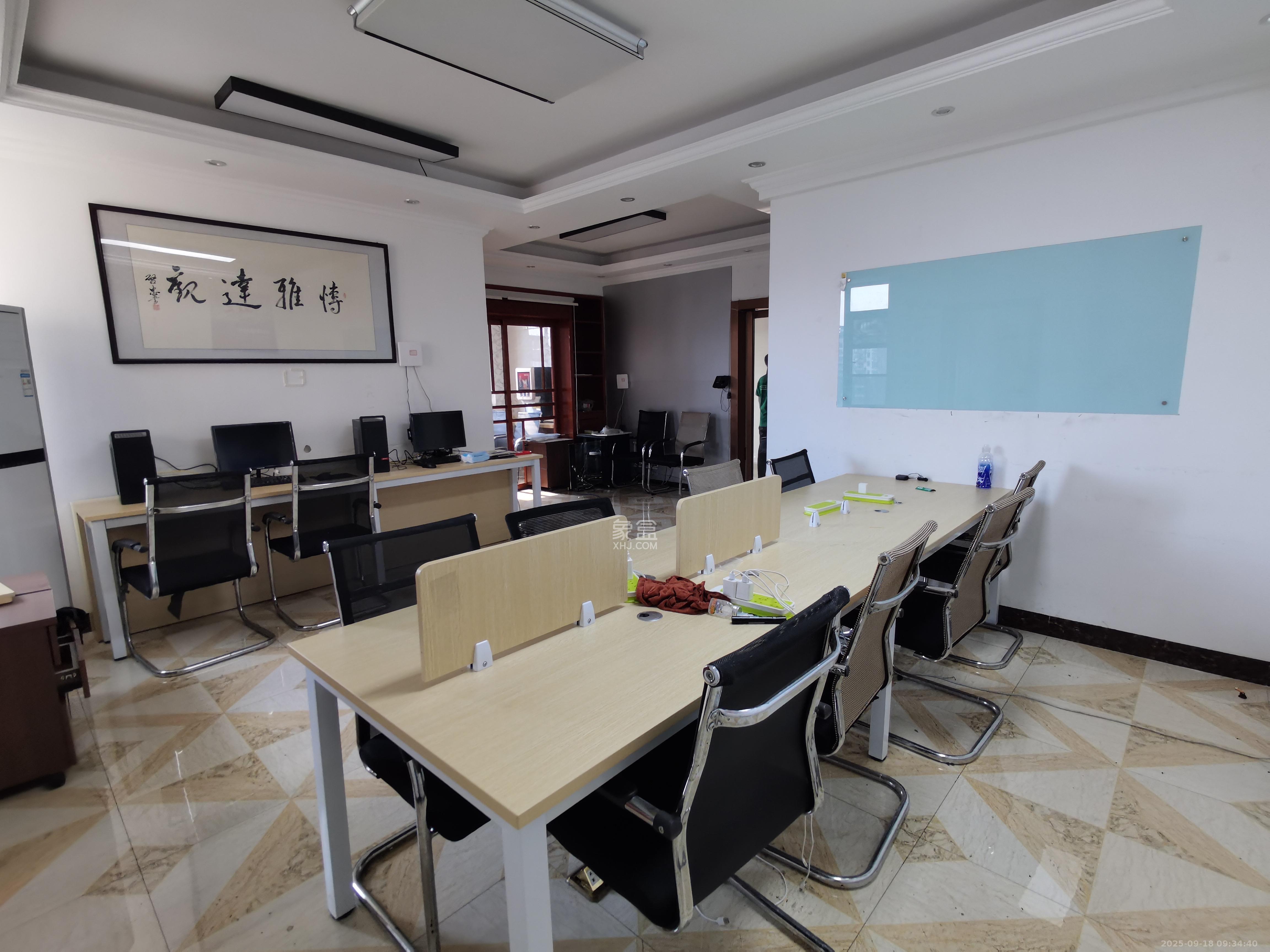 长房中庭国际(东郡华蓉广场) 2室1厅1卫 4300.0元/月 长房中庭国际(东郡华蓉广场) 2室1厅1卫 4300.0元/月室内图