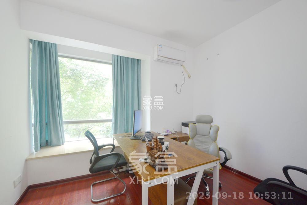 新城新世界一二三期 2室2厅1卫 2100.0元/月 新城新世界一二三期 2室2厅1卫 2100.0元/月室内图