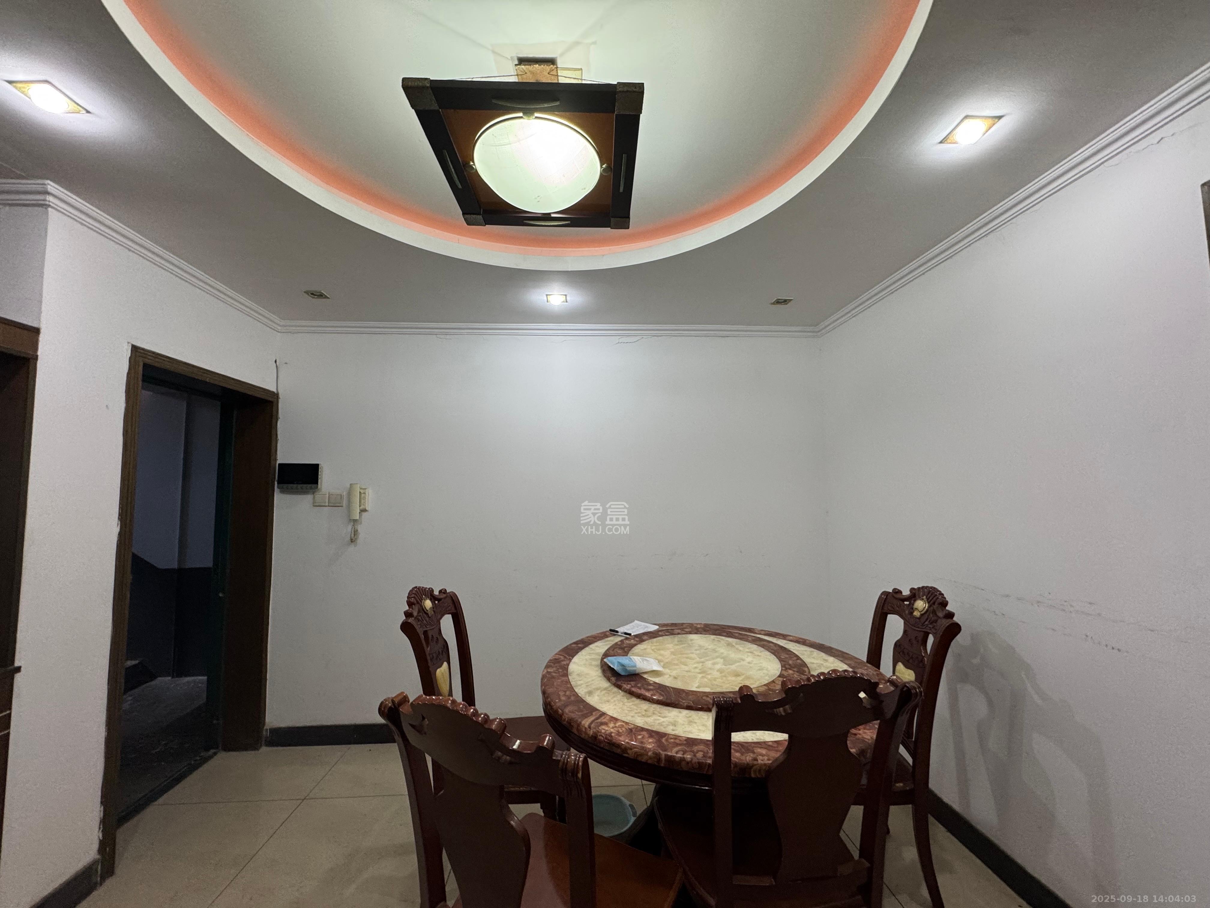 森宇佳园 3室2厅2卫 2100.0元/月 森宇佳园 3室2厅2卫 2100.0元/月室内图